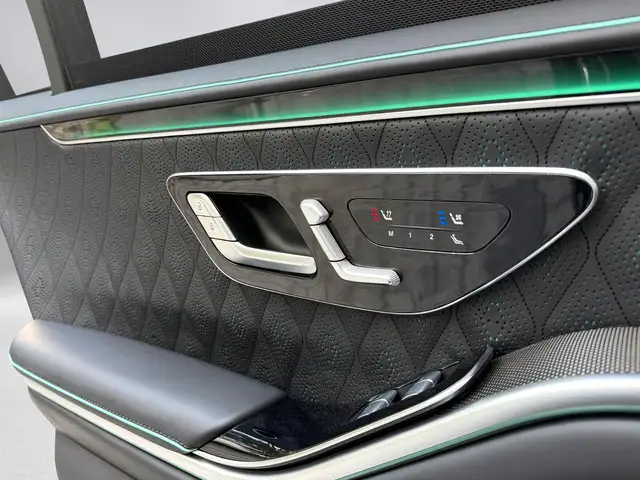 Mercedes-Benz S-Class view 25