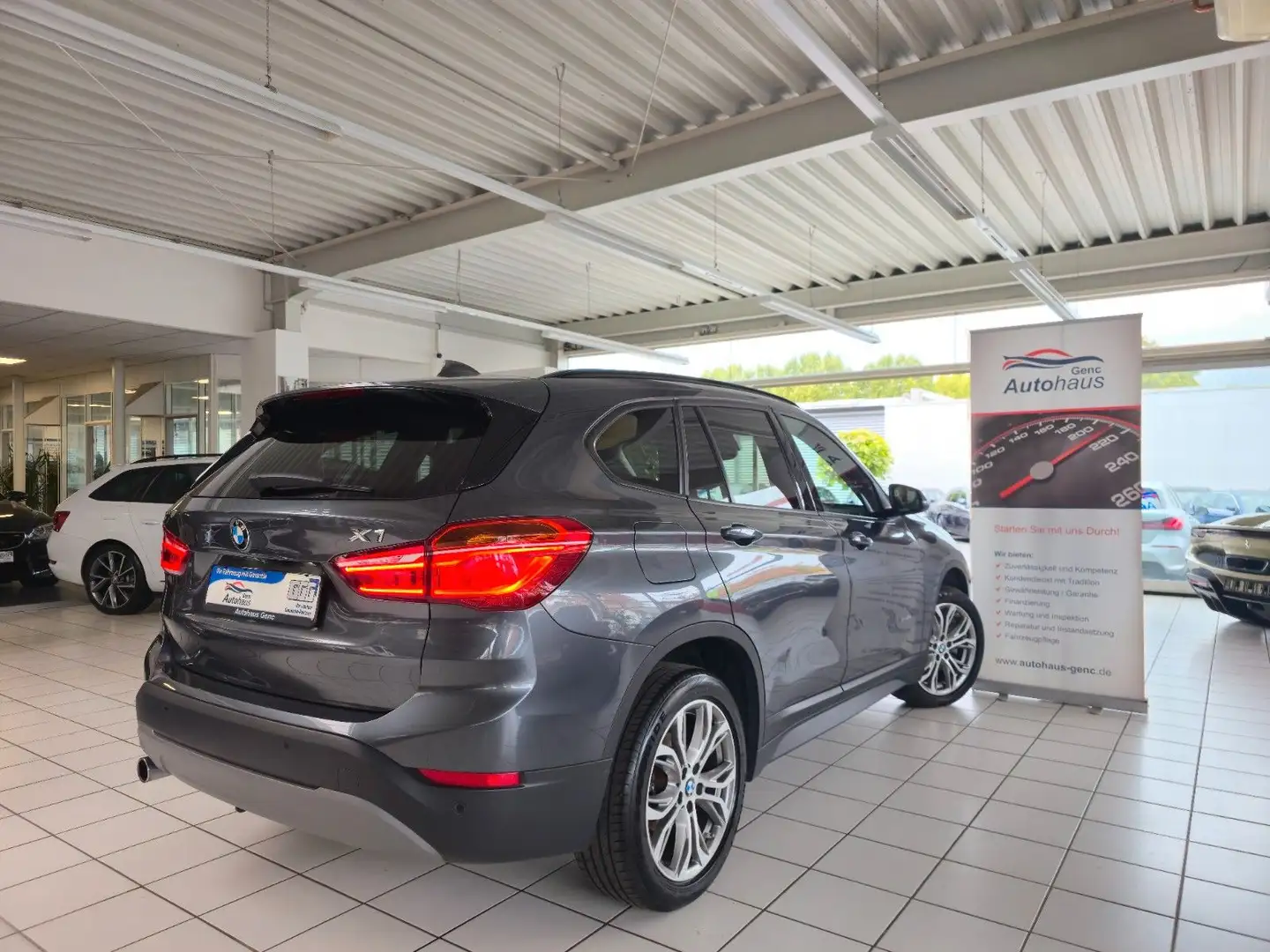 BMW X1 sDrive18i Advantage AHK Abnehm. Kamera LED Gris - 2