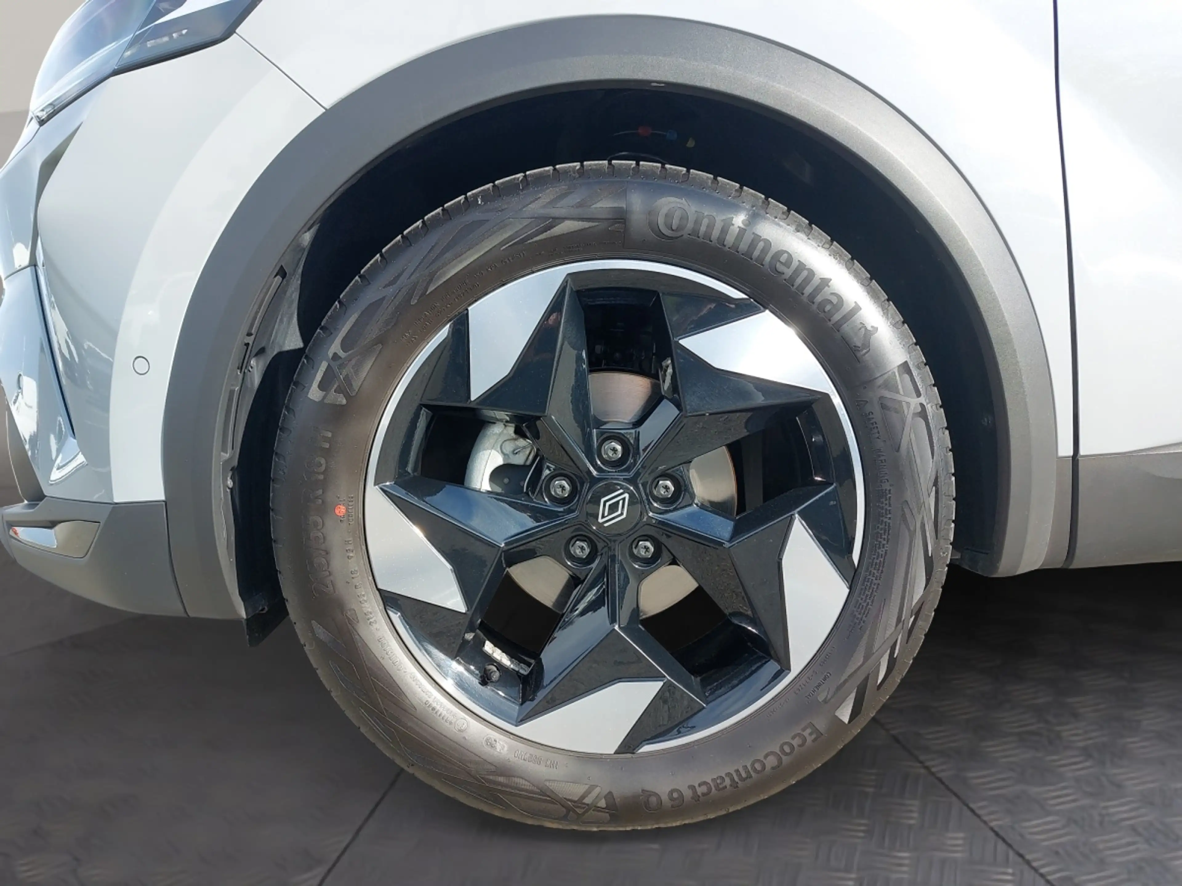 Renault Captur Mild Hybrid 140 EDC (MY25) — photo 14
