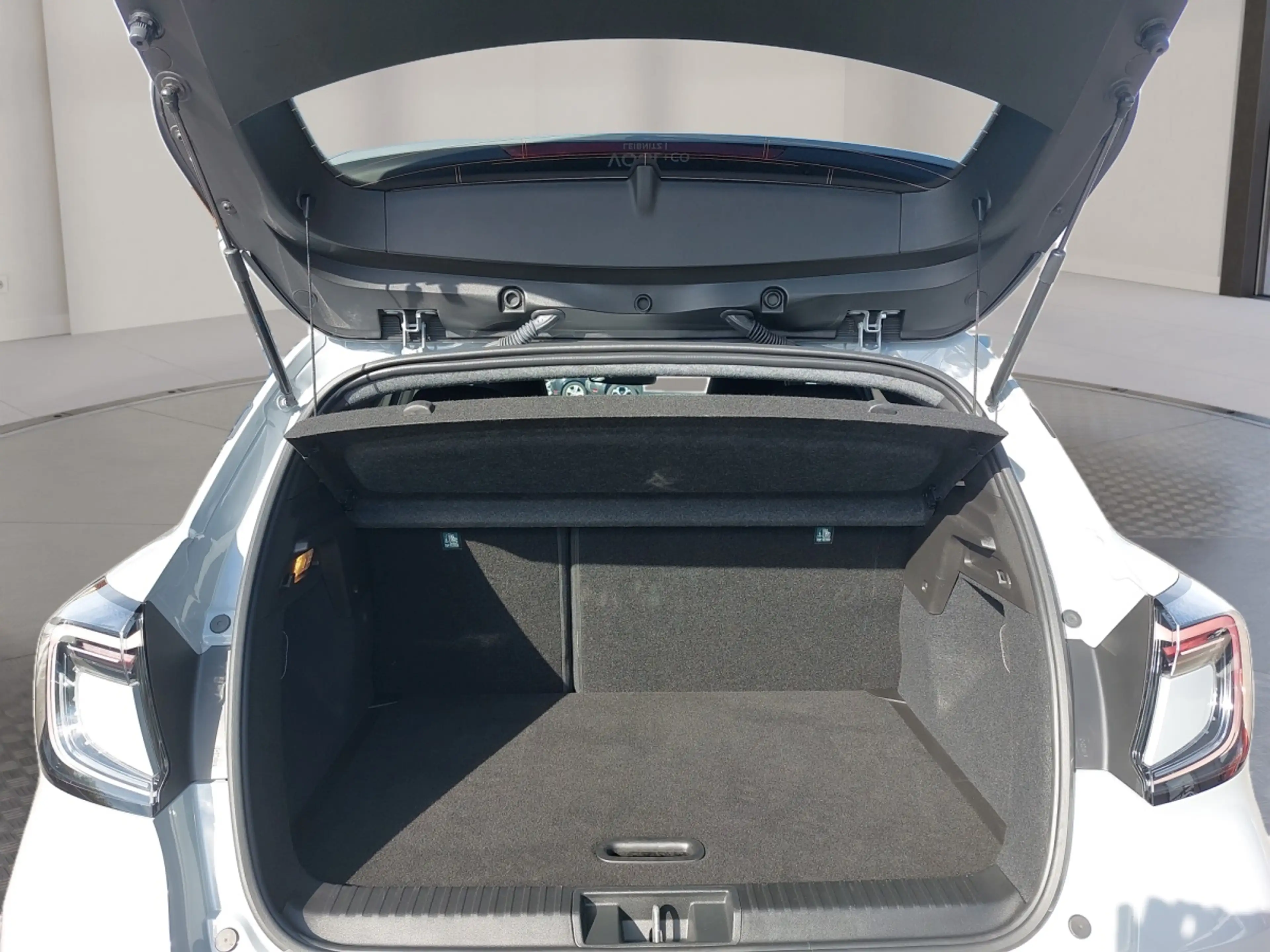 Renault Captur Mild Hybrid 140 EDC (MY25) — photo 12