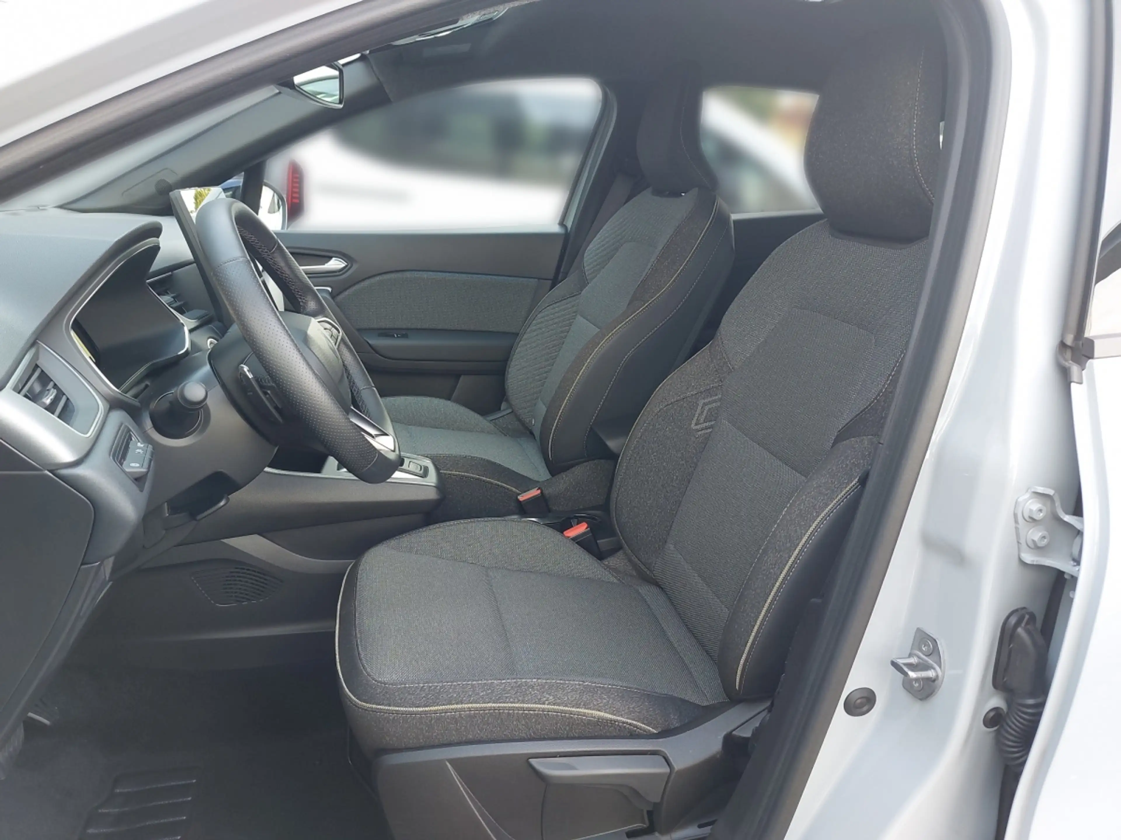 Renault Captur Mild Hybrid 140 EDC (MY25) — photo 5