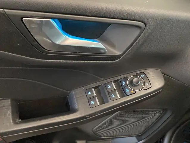 Ford Kuga view 3