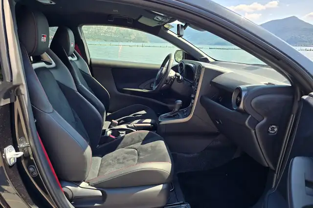 Toyota Yaris view 9
