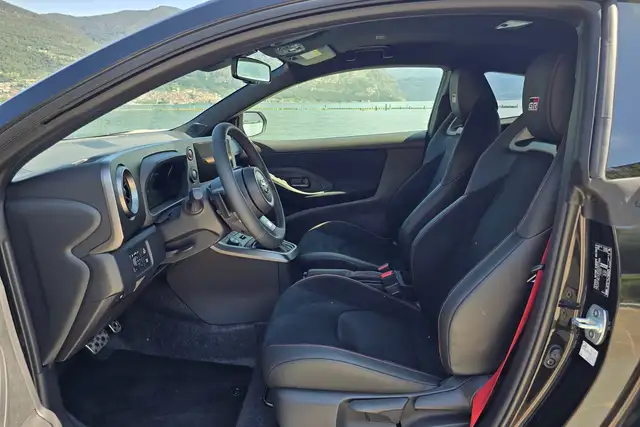 Toyota Yaris view 14