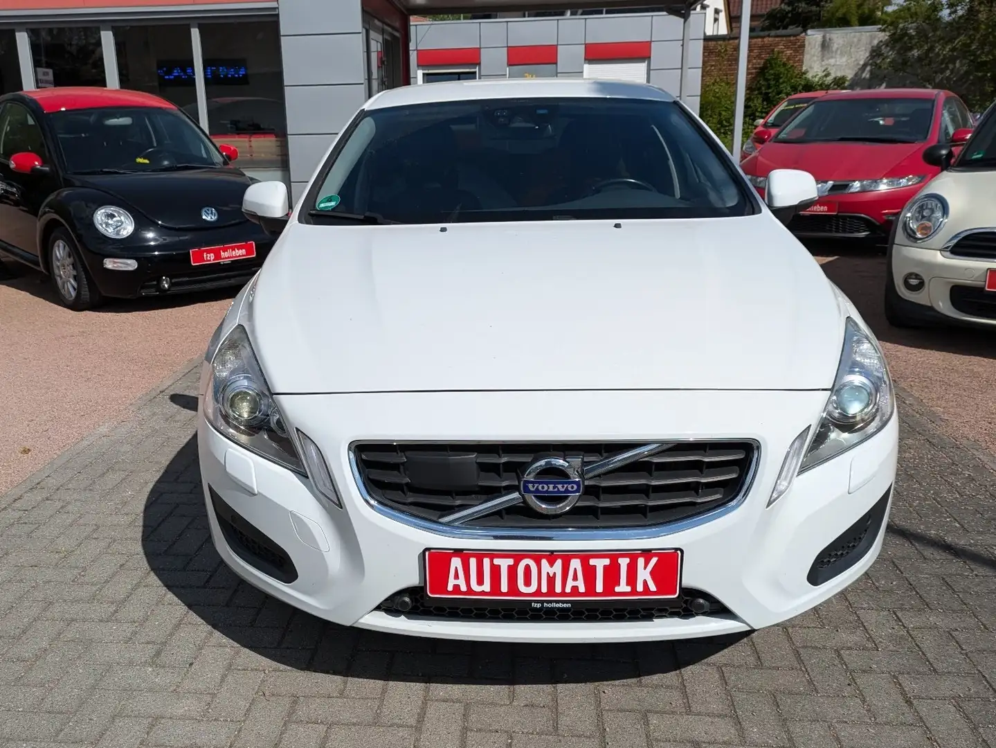 Volvo V60 Momentum  Automatik Weiß - 2