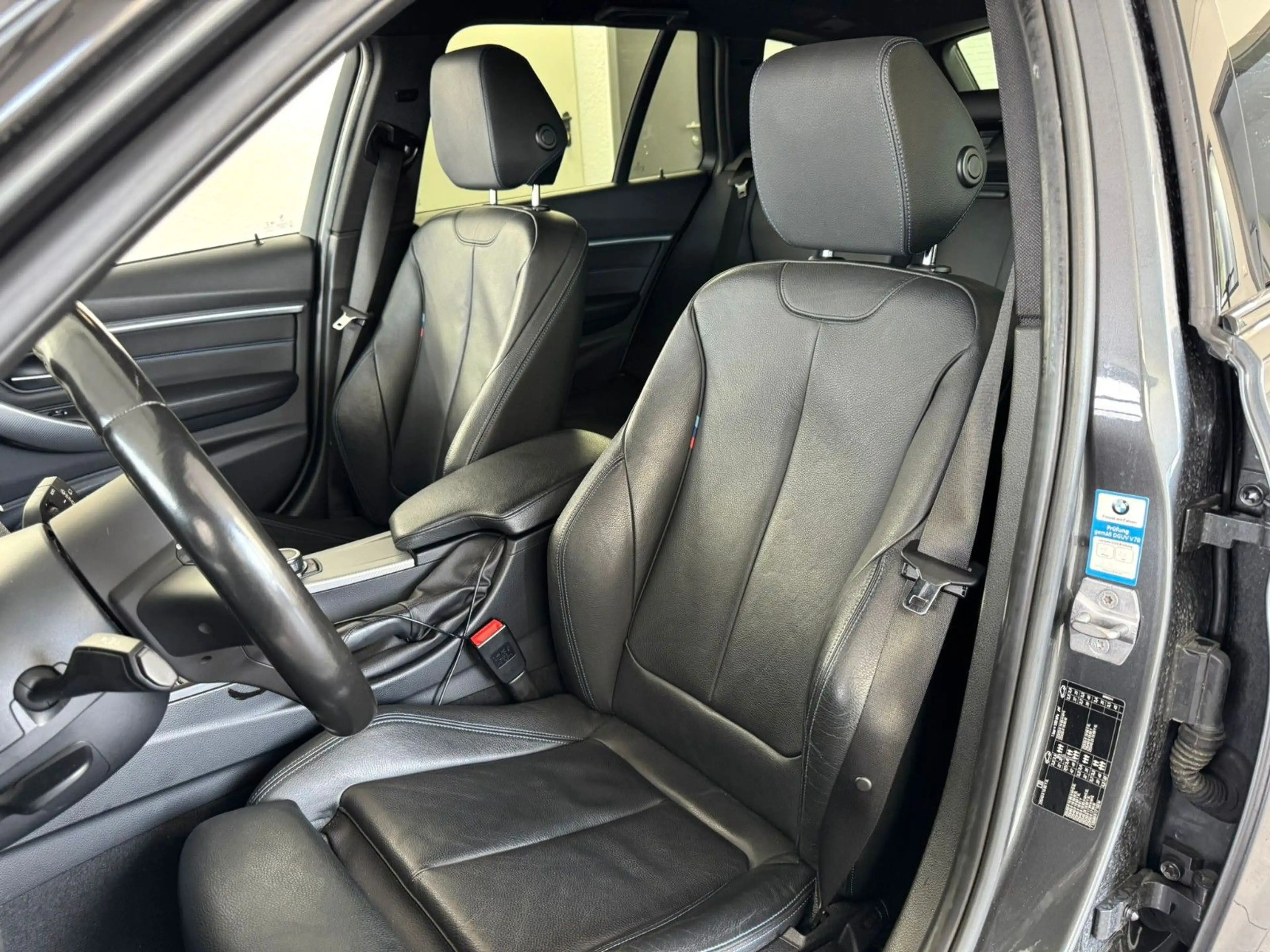 BMW 320 d Touring M Sport *Leder*Navi*LED — photo 14