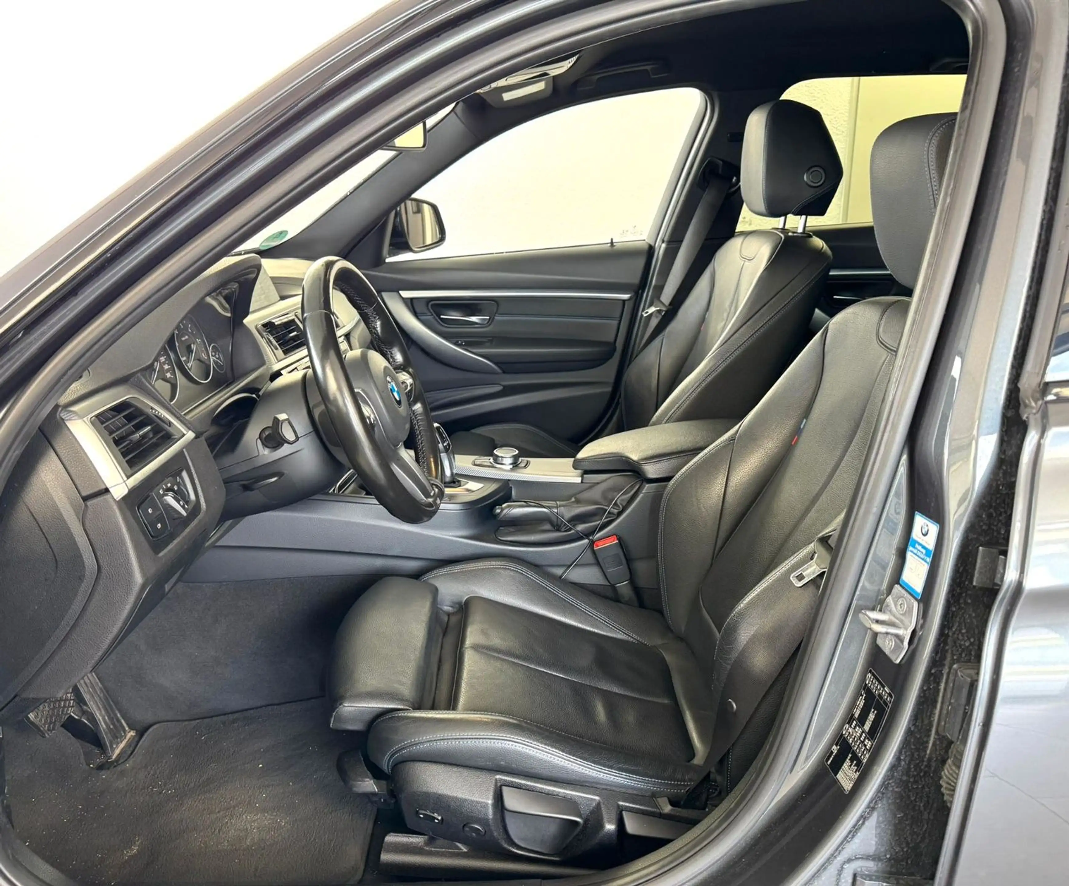 BMW 320 d Touring M Sport *Leder*Navi*LED — photo 13