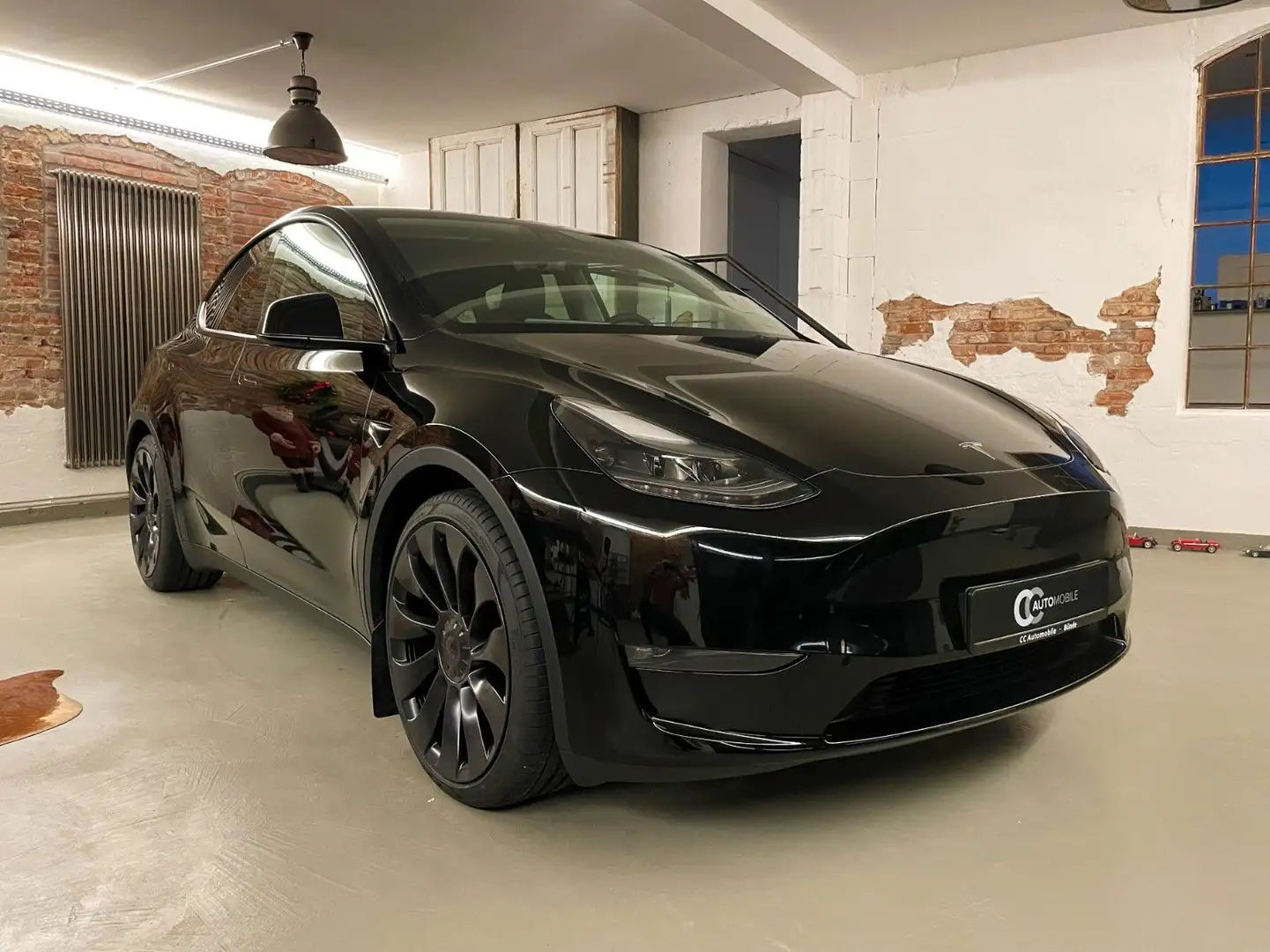 Tesla Model Y Performance Dual AWD Sw./Sw. 21 Zoll Schwarz - 2