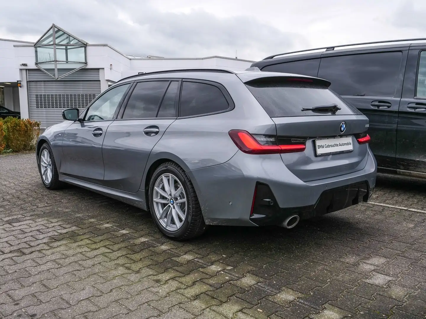 BMW 320 i M-Sport AHK Pano DA PA+ 360 ACC HiFi Grau - 2