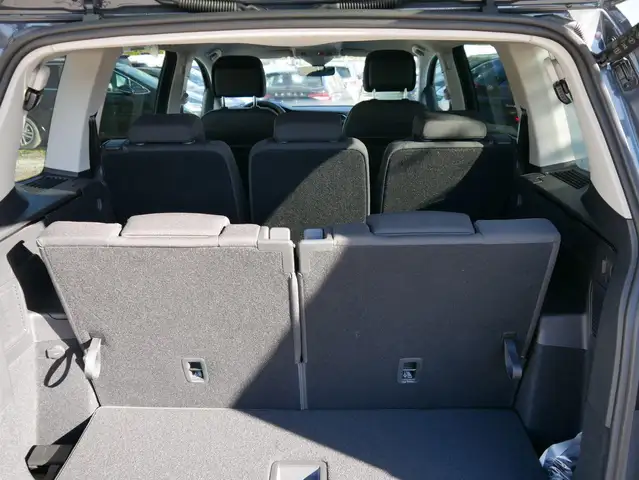 Volkswagen Touran view 8
