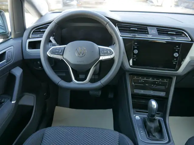 Volkswagen Touran view 14