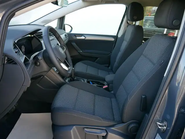 Volkswagen Touran view 11