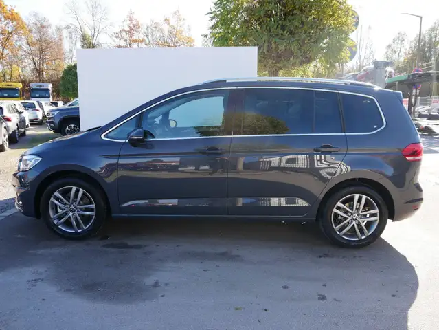 Volkswagen Touran view 5