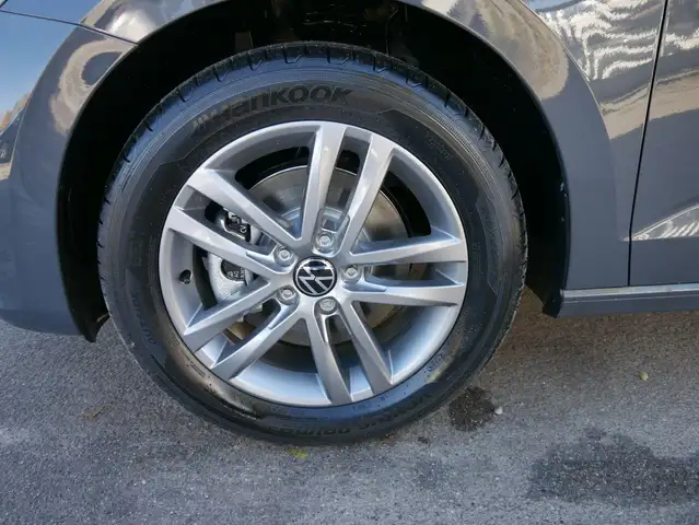 Volkswagen Touran view 4