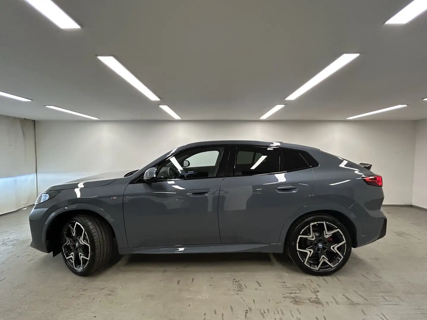 BMW iX2 xDrive30 M Sportpaket Pro Head-Up Harman/Kardon DA Gris - 2