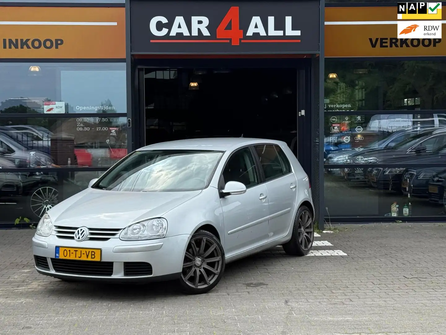 Volkswagen Golf 1.6 FSI Trendline Business CRUISE/AIRCO/6BAK Gris - 1