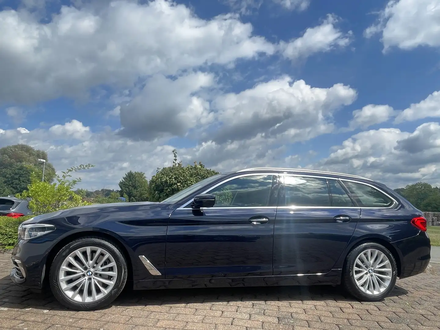 BMW 540 i xDrive Touring Luxury Line Blau - 2