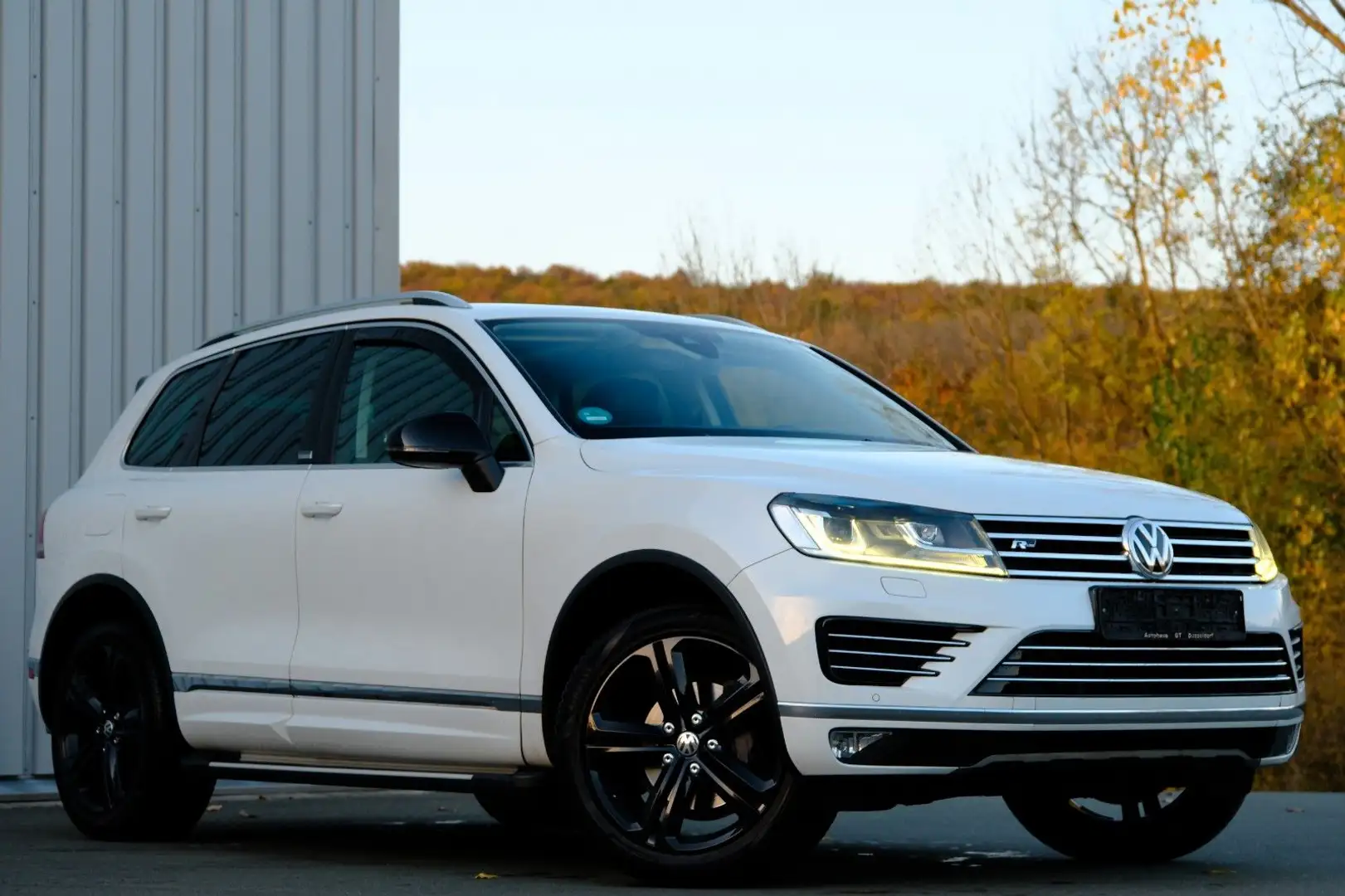 Volkswagen Touareg 3.0 V6 TDI BlueMotion Executive/R-Line Weiß - 1