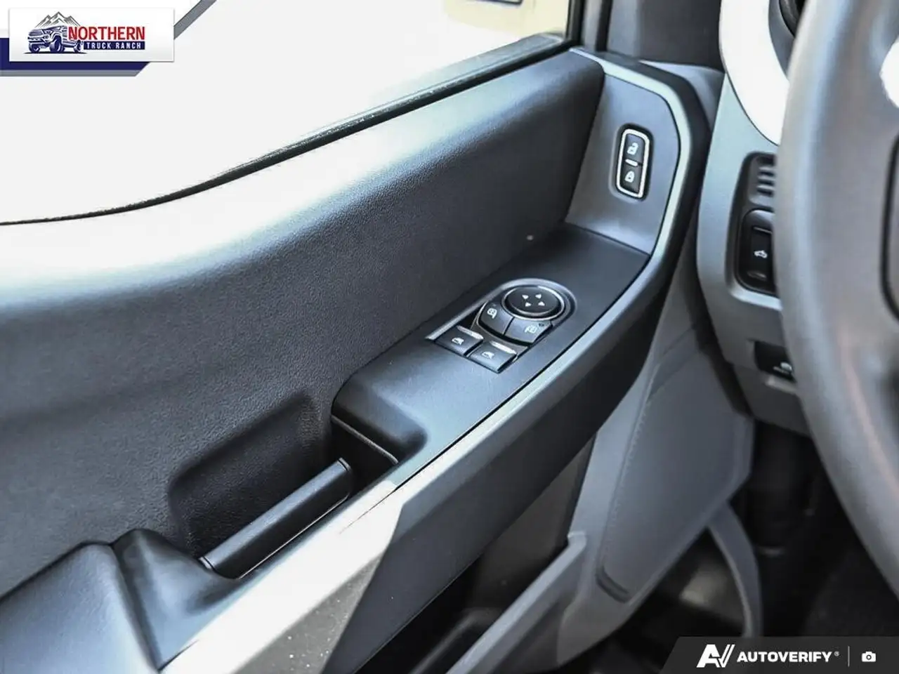 Ford F-550 Super Duty снимка Ford F-550 Super Duty