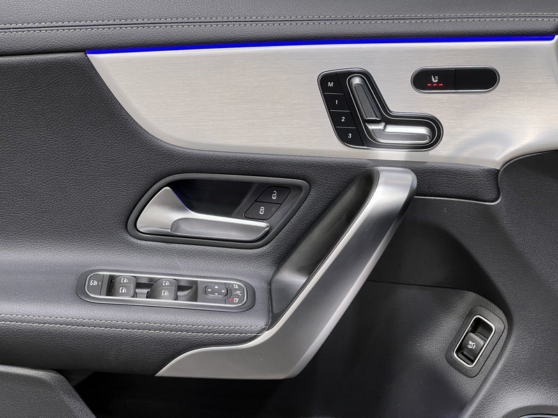 Mercedes-Benz CLA 180 AMG Night LED Kamera AHK Burmester — photo 6