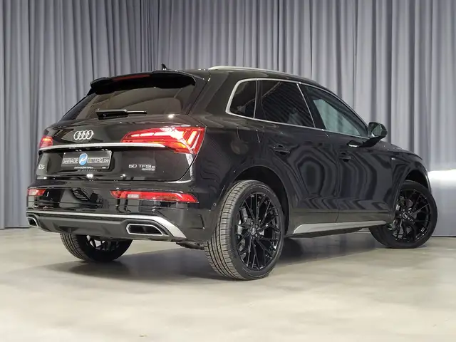 Audi Q5 view 8
