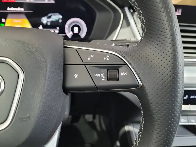Audi Q5 view 18