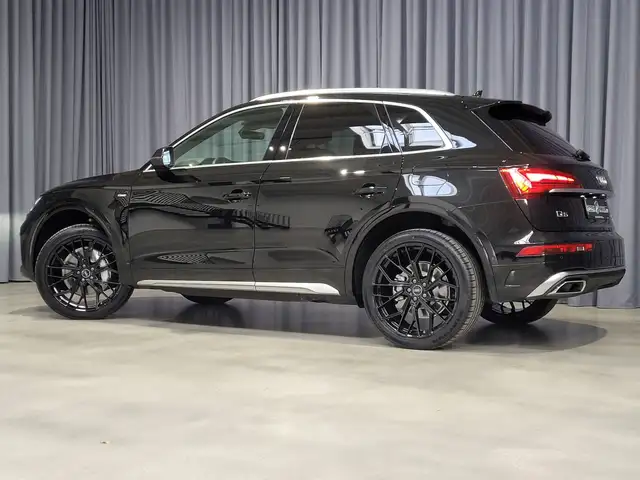 Audi Q5 view 3
