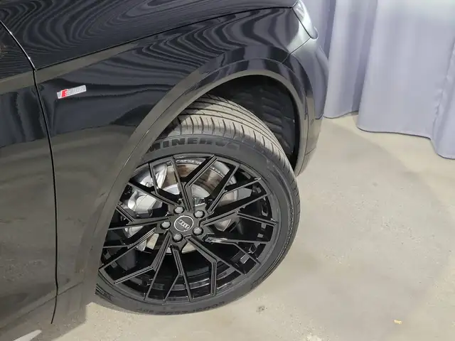 Audi Q5 view 7