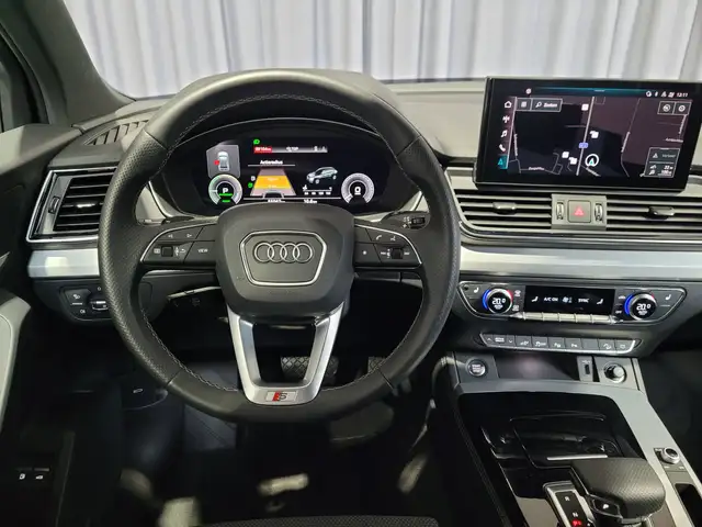 Audi Q5 view 16
