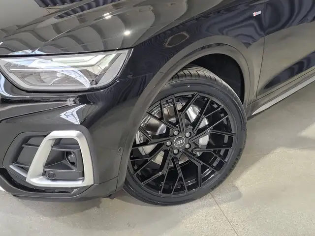 Audi Q5 view 6