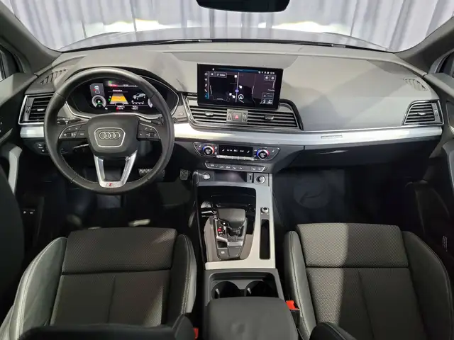 Audi Q5 view 10