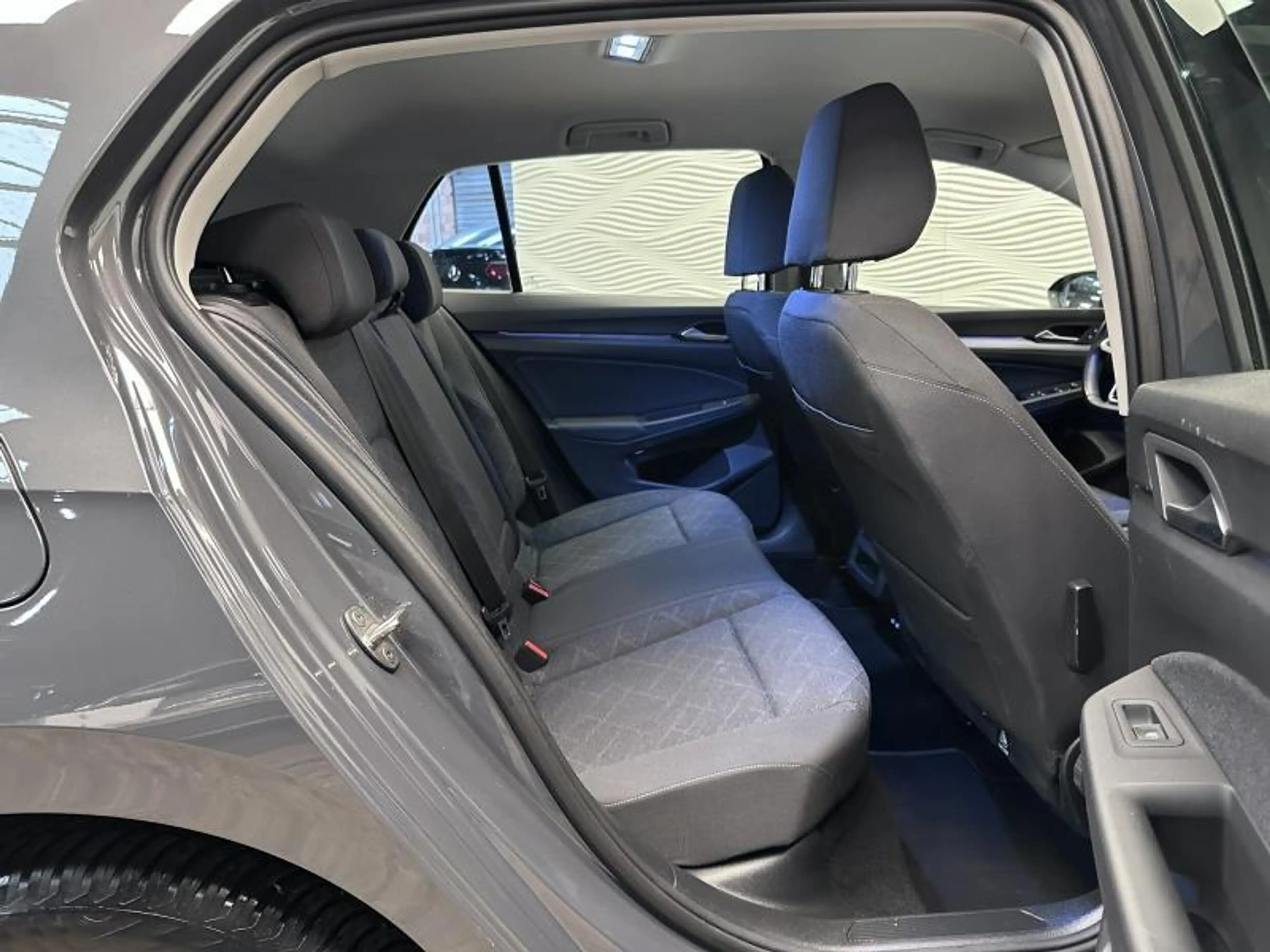 Volkswagen Golf VIII*1.0 TSI*CARPLAY*CAMERA*LED*DAB* — photo 24