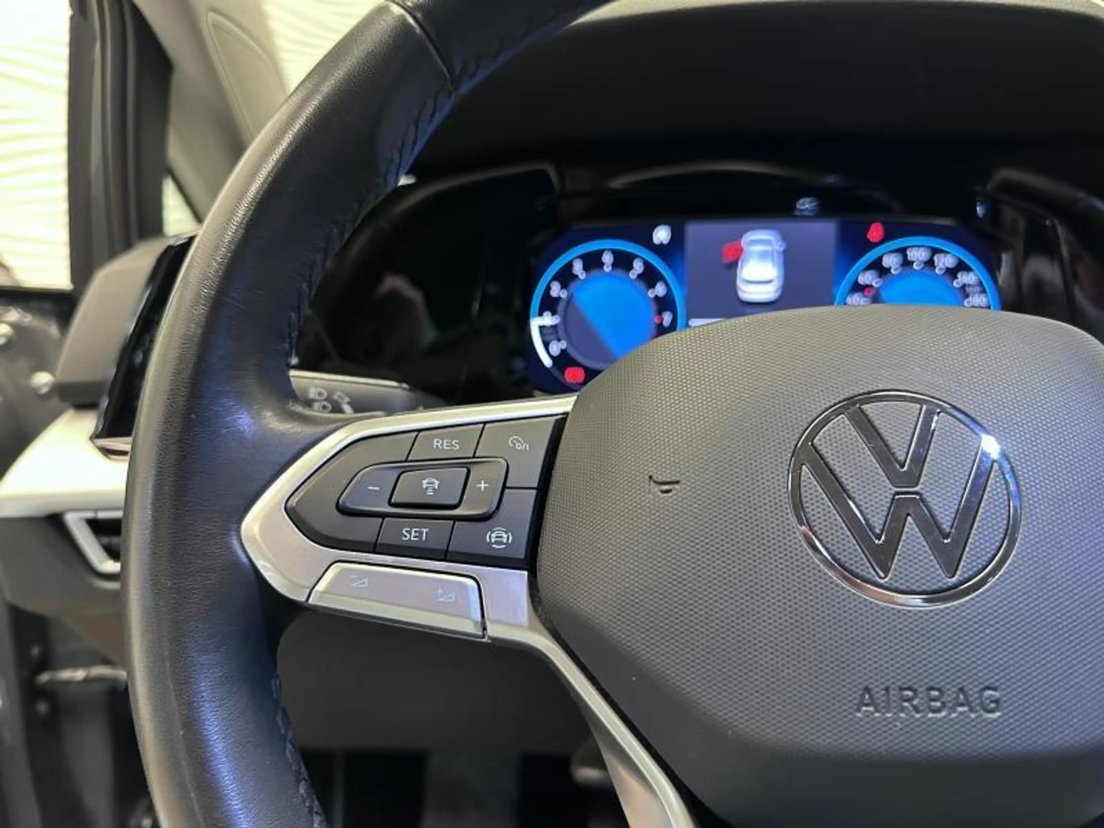 Volkswagen Golf VIII*1.0 TSI*CARPLAY*CAMERA*LED*DAB* — photo 14