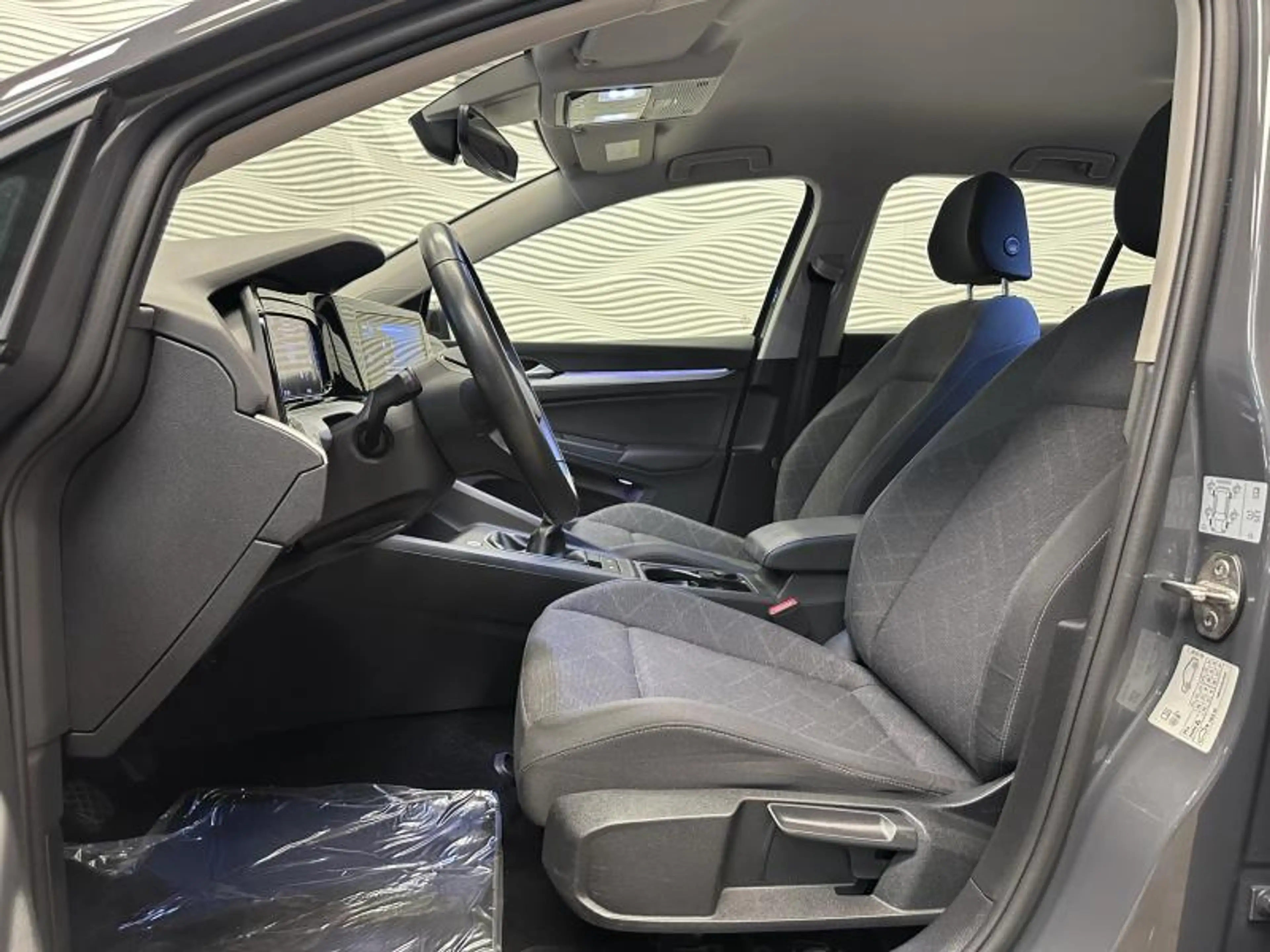 Volkswagen Golf VIII*1.0 TSI*CARPLAY*CAMERA*LED*DAB* — photo 12
