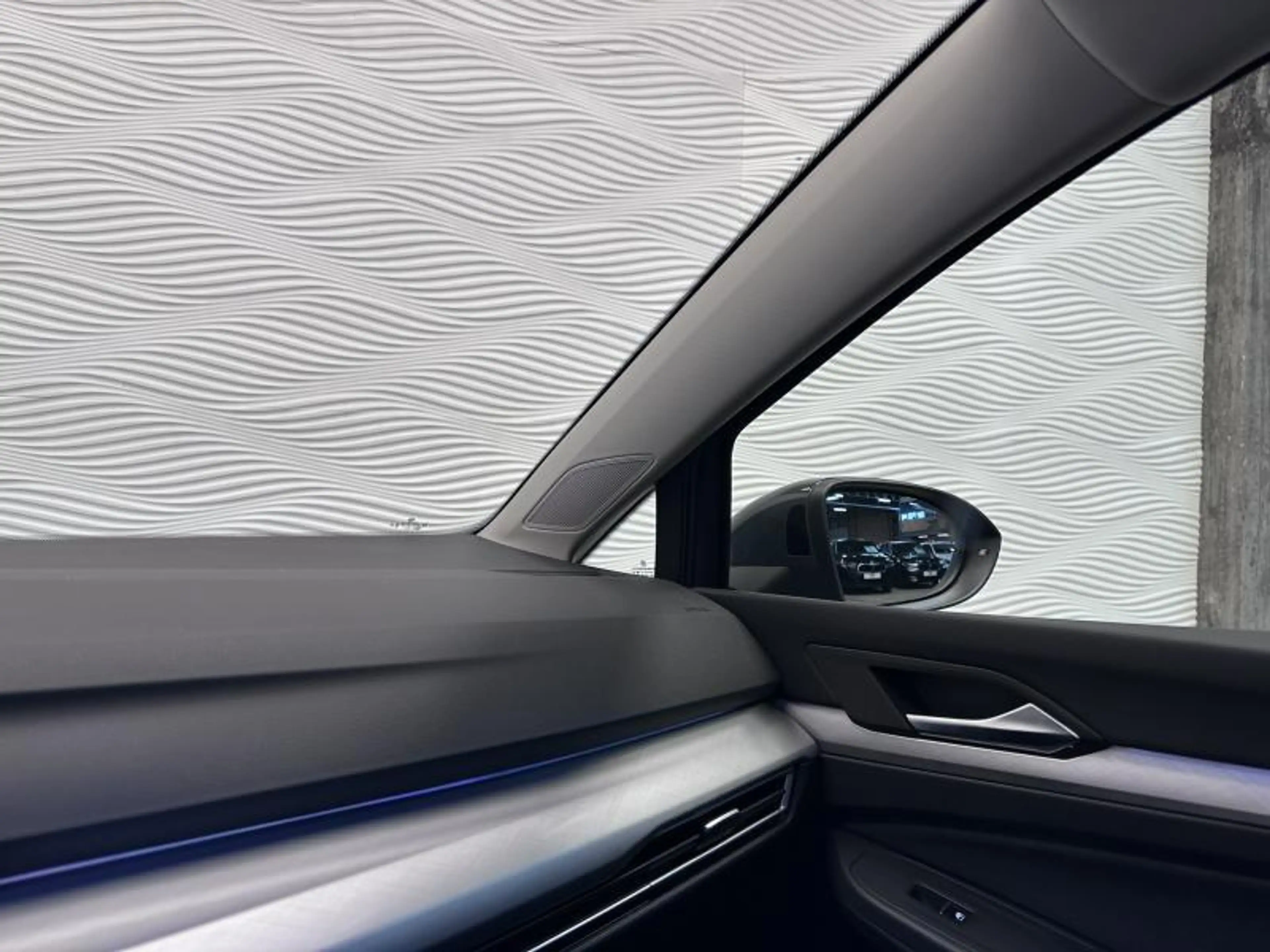 Volkswagen Golf VIII*1.0 TSI*CARPLAY*CAMERA*LED*DAB* — photo 23