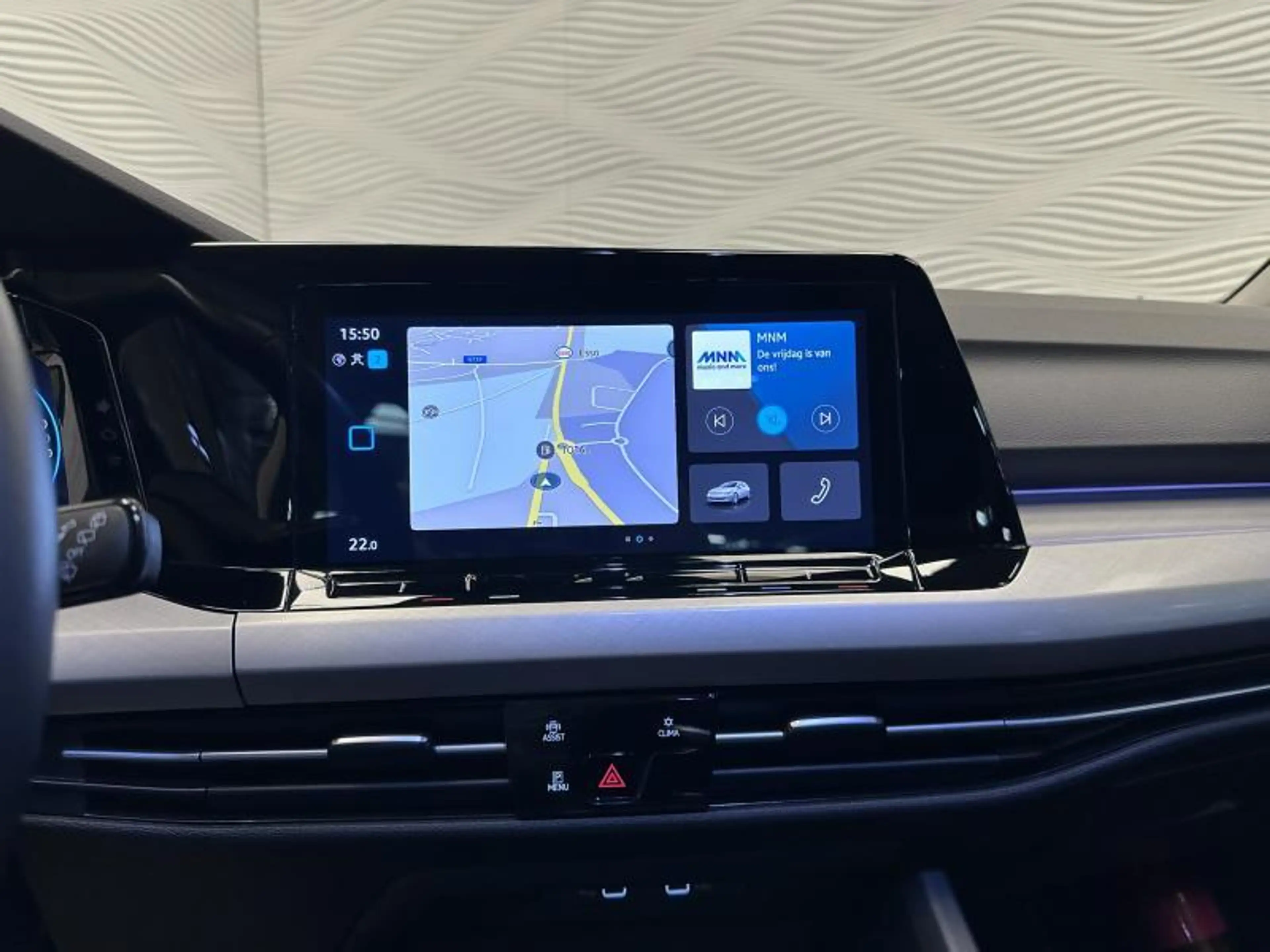 Volkswagen Golf VIII*1.0 TSI*CARPLAY*CAMERA*LED*DAB* — photo 18