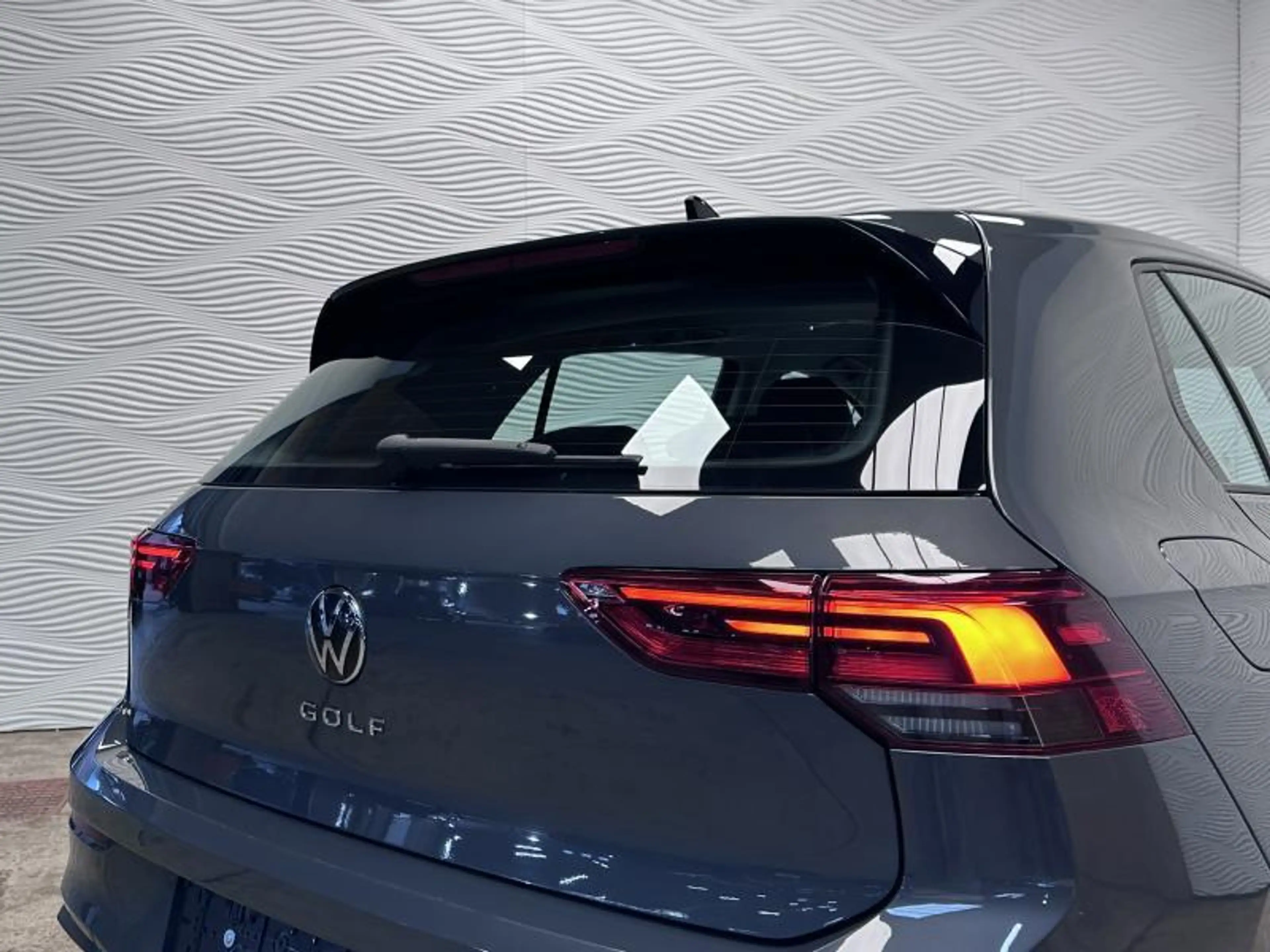 Volkswagen Golf VIII*1.0 TSI*CARPLAY*CAMERA*LED*DAB* — photo 9