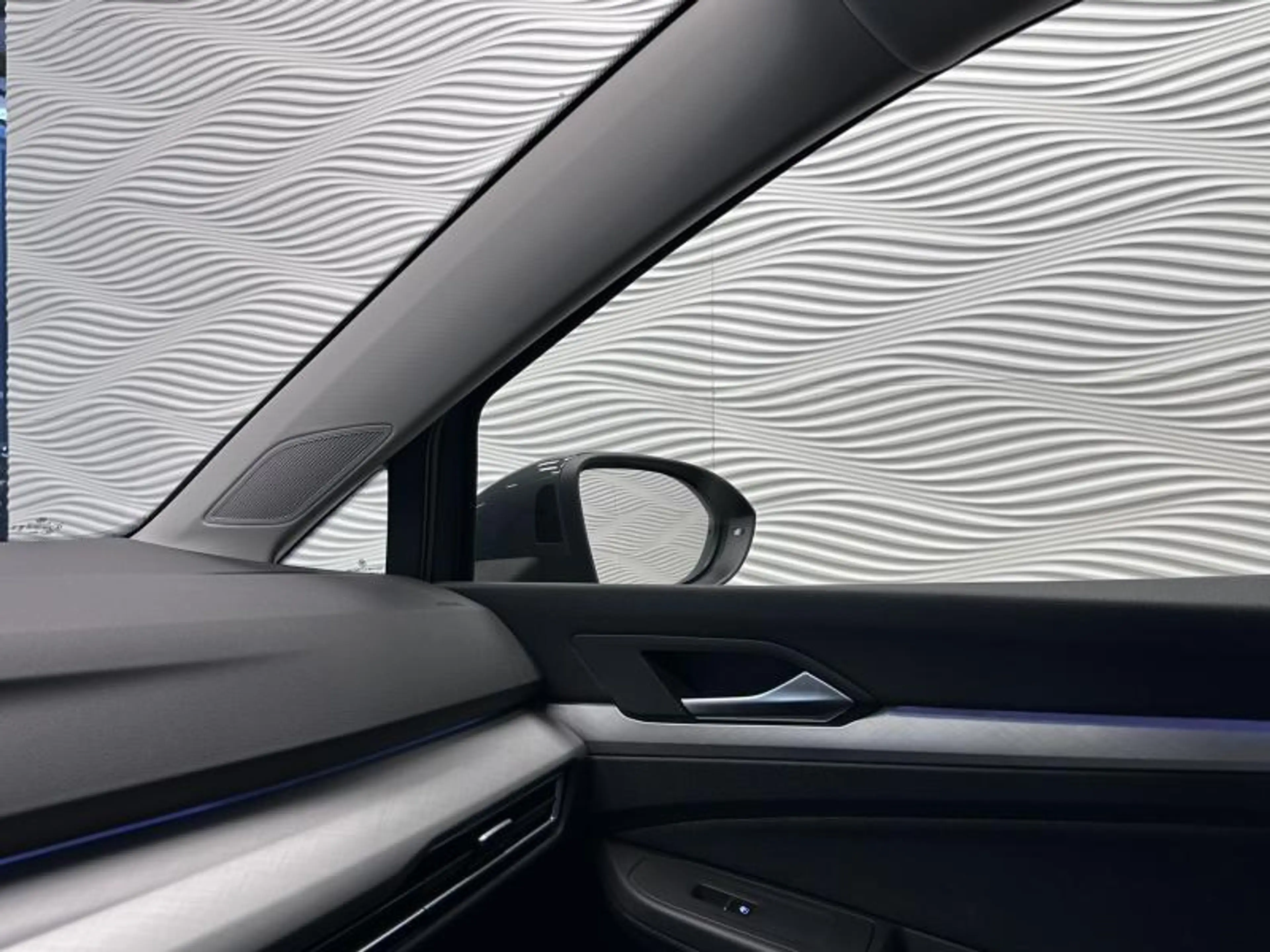 Volkswagen Golf VIII*1.0 TSI*CARPLAY*CAMERA*LED*DAB* — photo 22