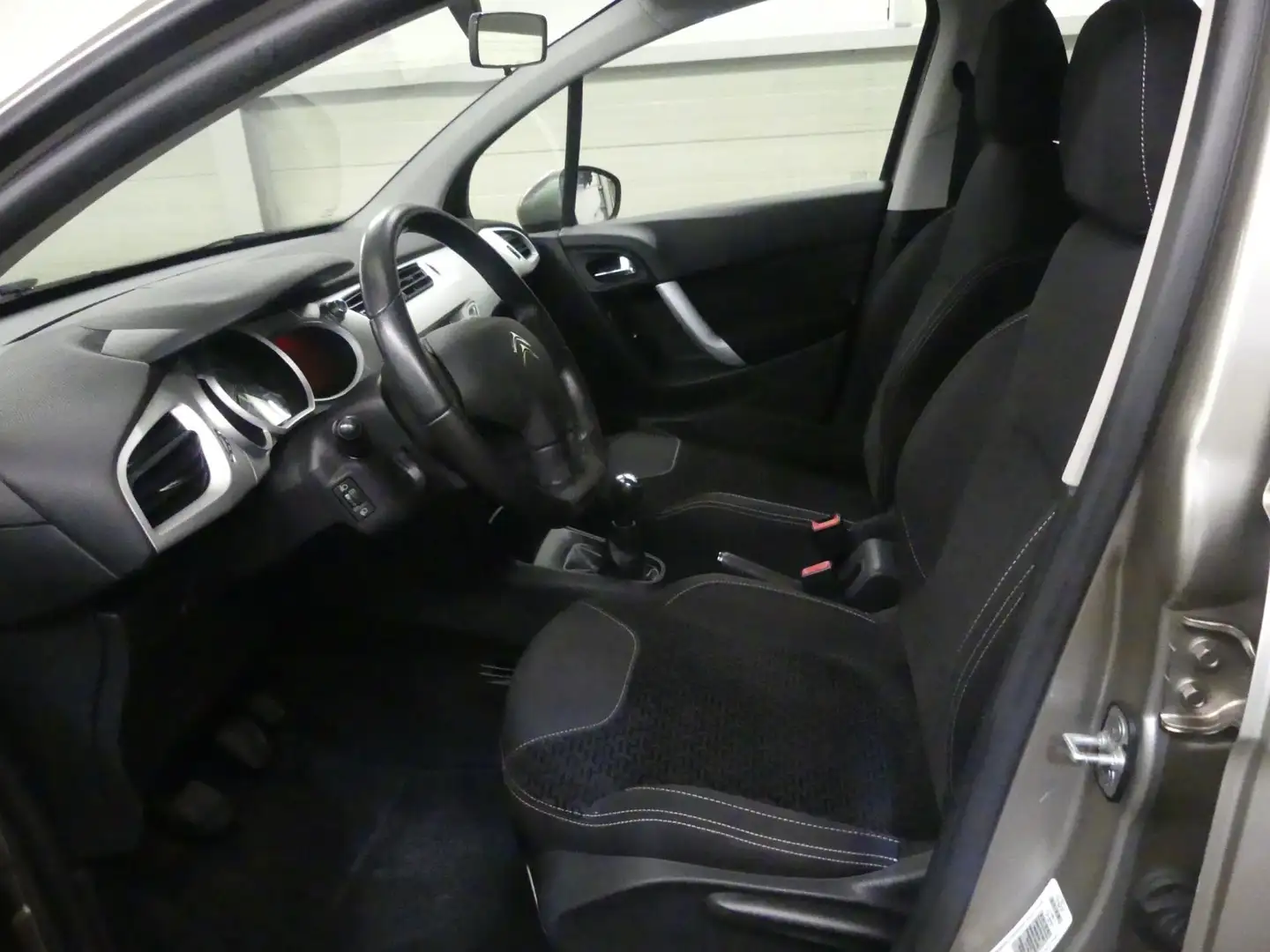 Citroen C3 1.4 Dynam - 5deurs - Keurig Onderhouden - Trekhaak Beige - 2