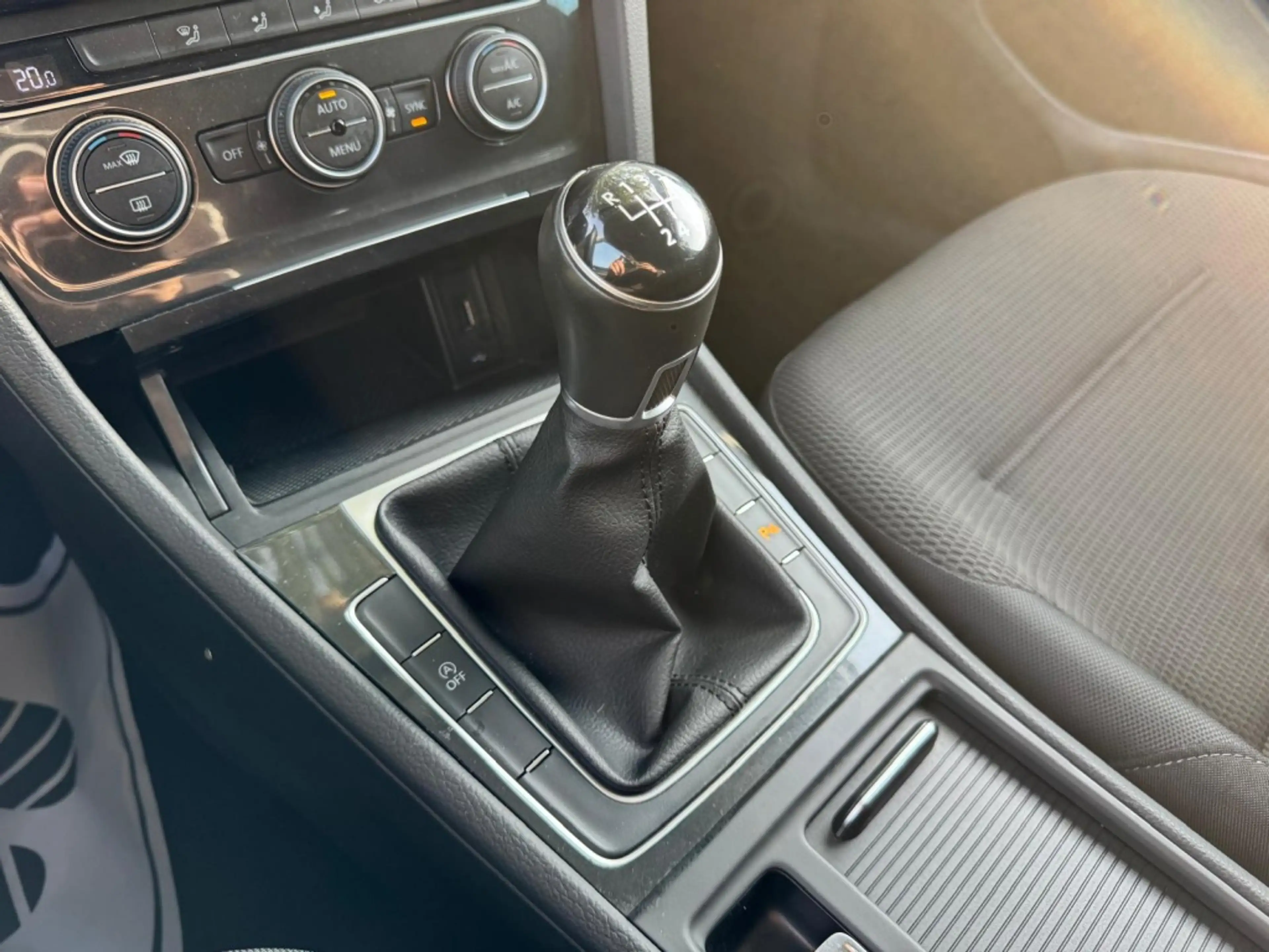 Volkswagen Golf Variant 1.0 TSI Comfortline — photo 19