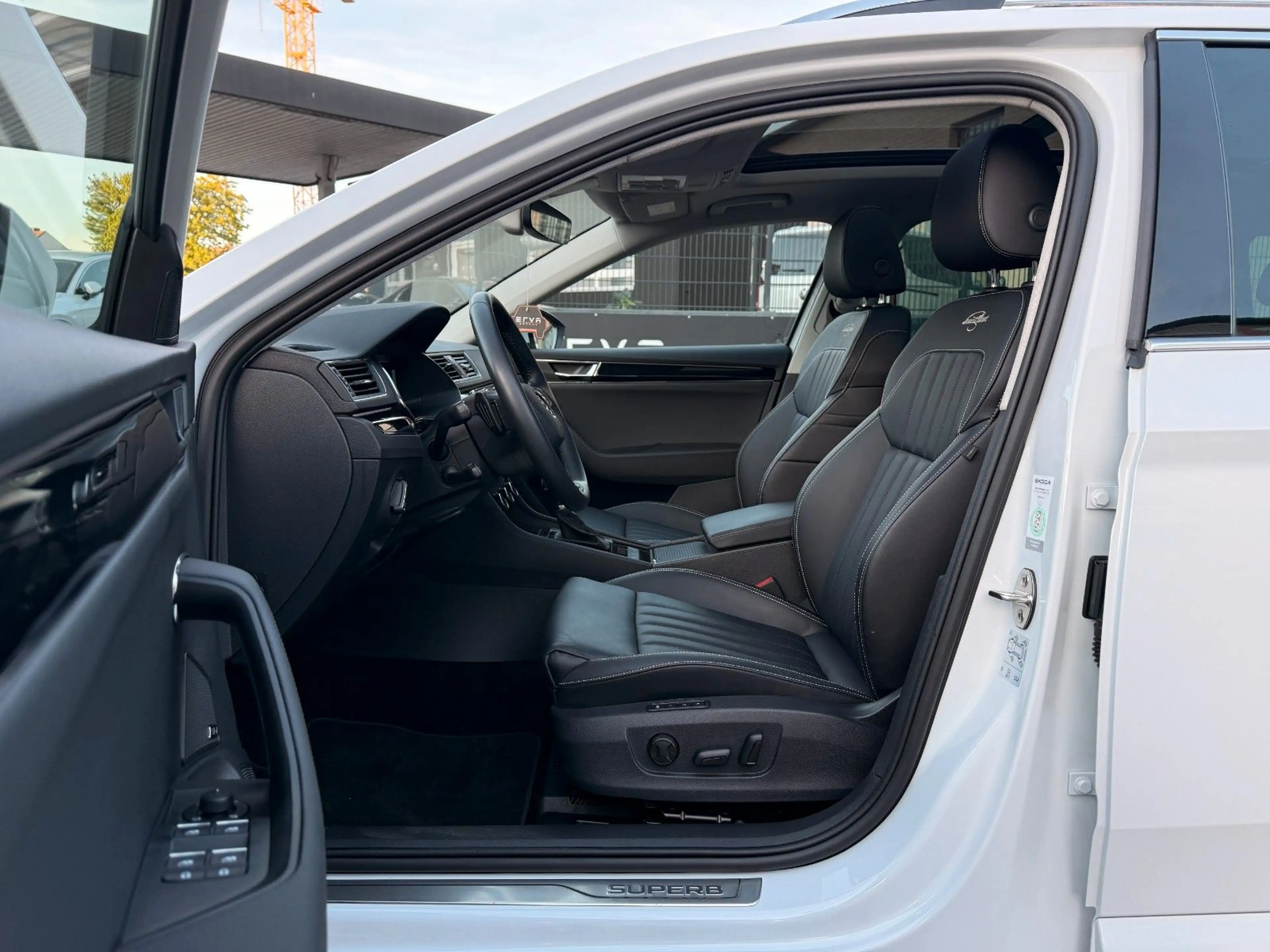 Skoda Superb 2.0 TDI Combi | Laurin & Klement | PANO — photo 7