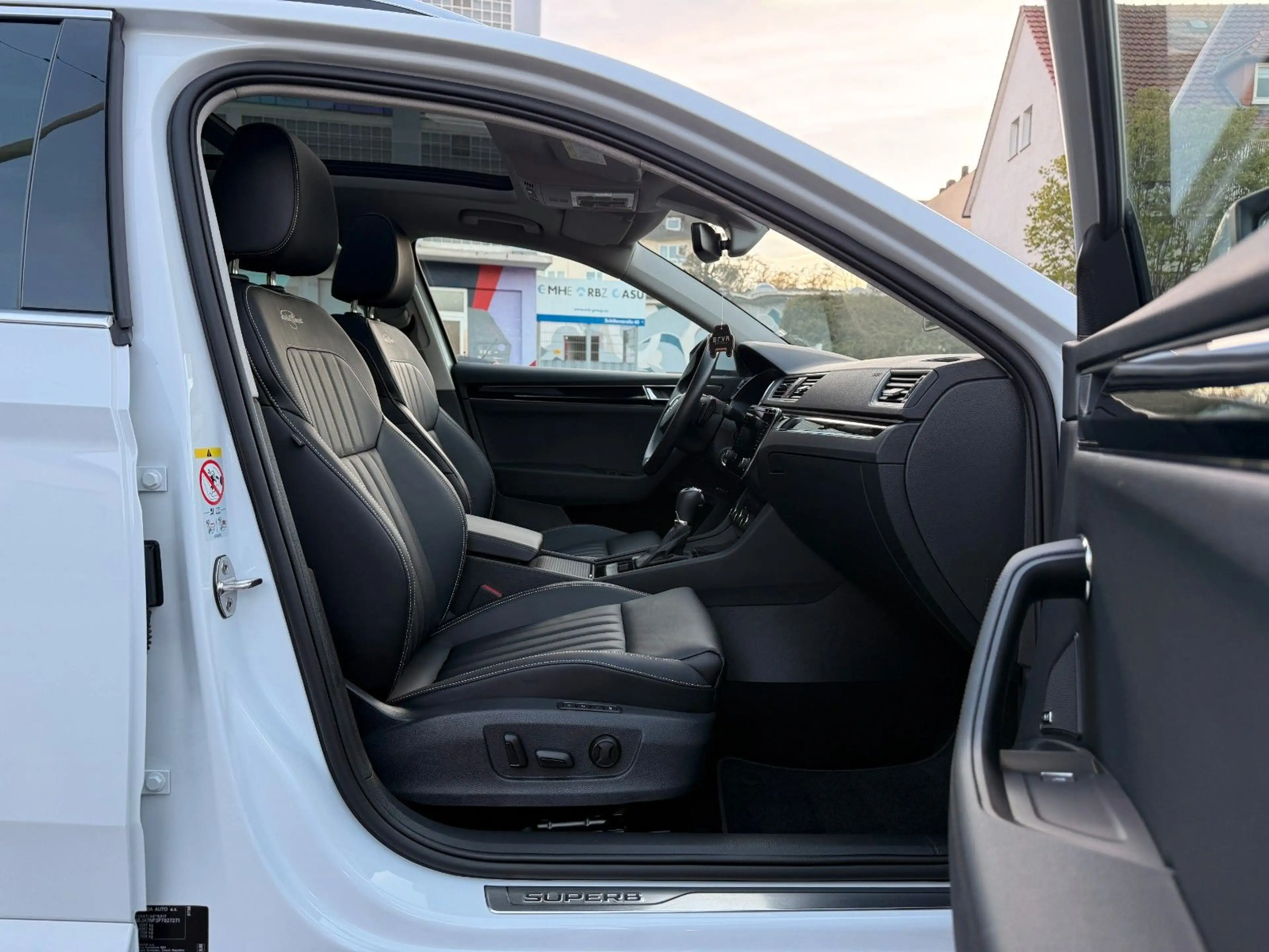 Skoda Superb 2.0 TDI Combi | Laurin & Klement | PANO — photo 12