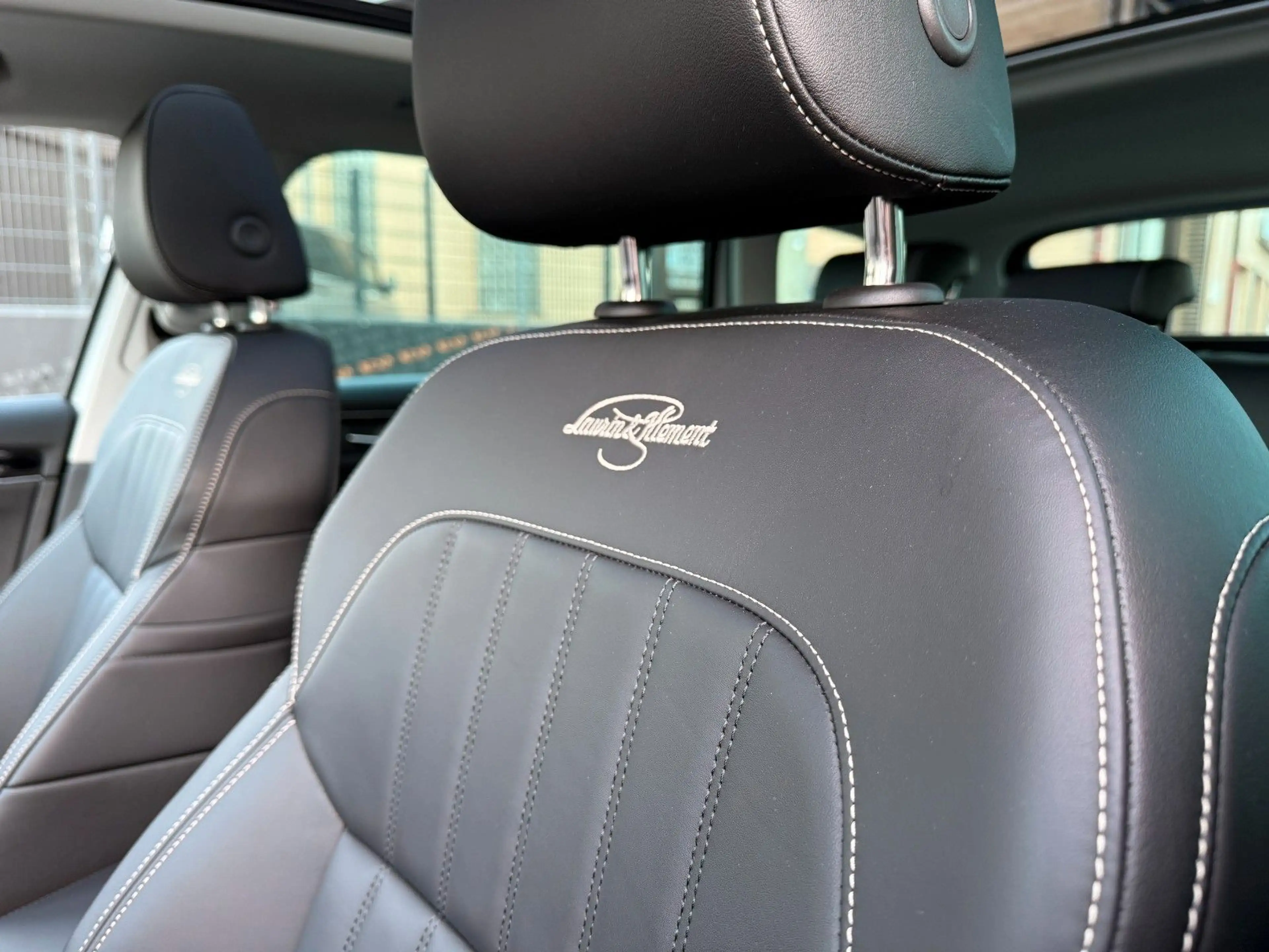 Skoda Superb 2.0 TDI Combi | Laurin & Klement | PANO — photo 10