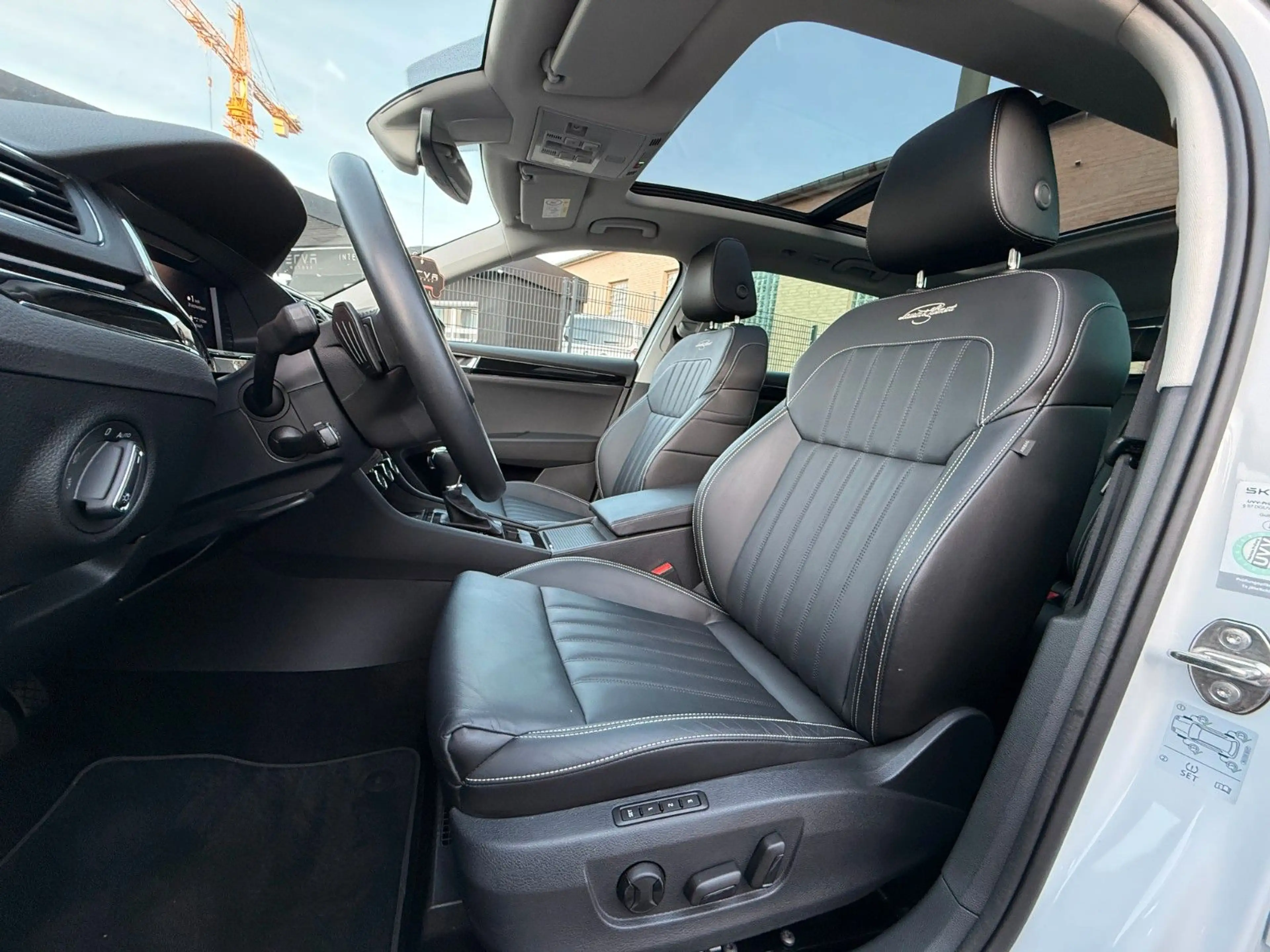 Skoda Superb 2.0 TDI Combi | Laurin & Klement | PANO — photo 9