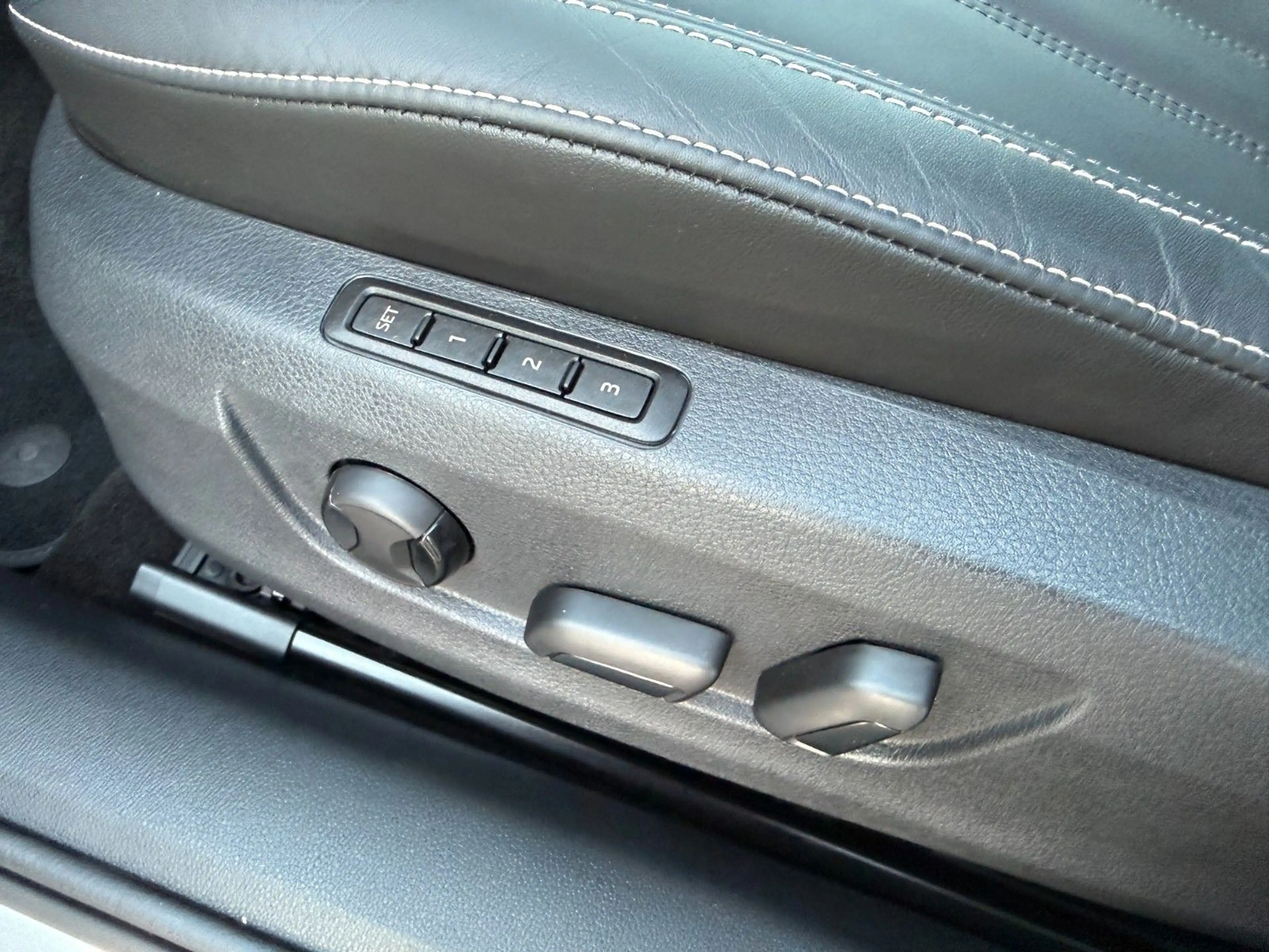 Skoda Superb 2.0 TDI Combi | Laurin & Klement | PANO — photo 11