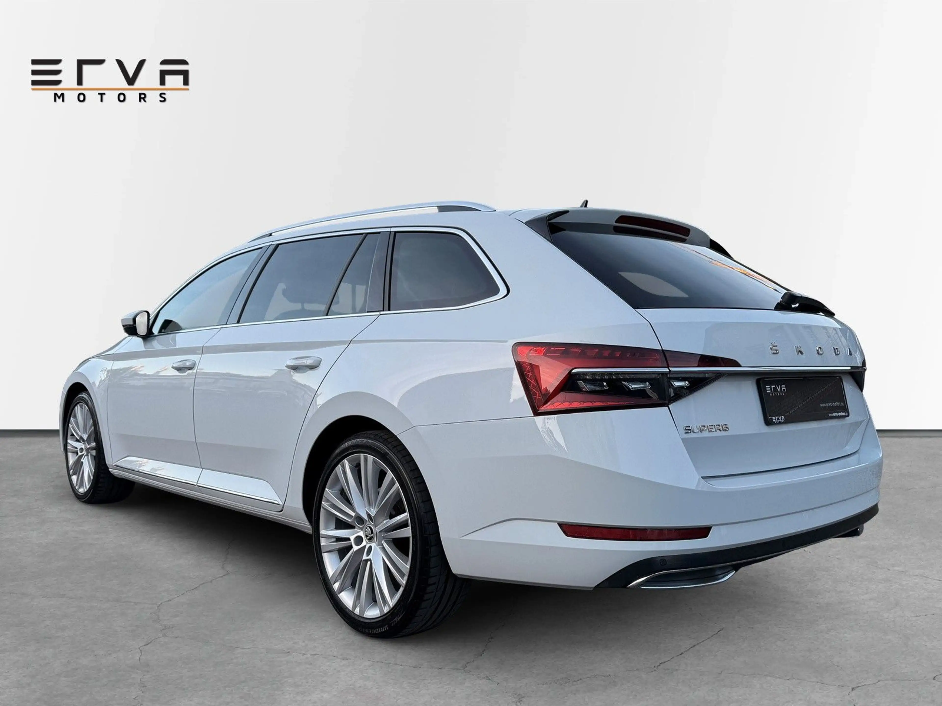 Skoda Superb 2.0 TDI Combi | Laurin & Klement | PANO — photo 3