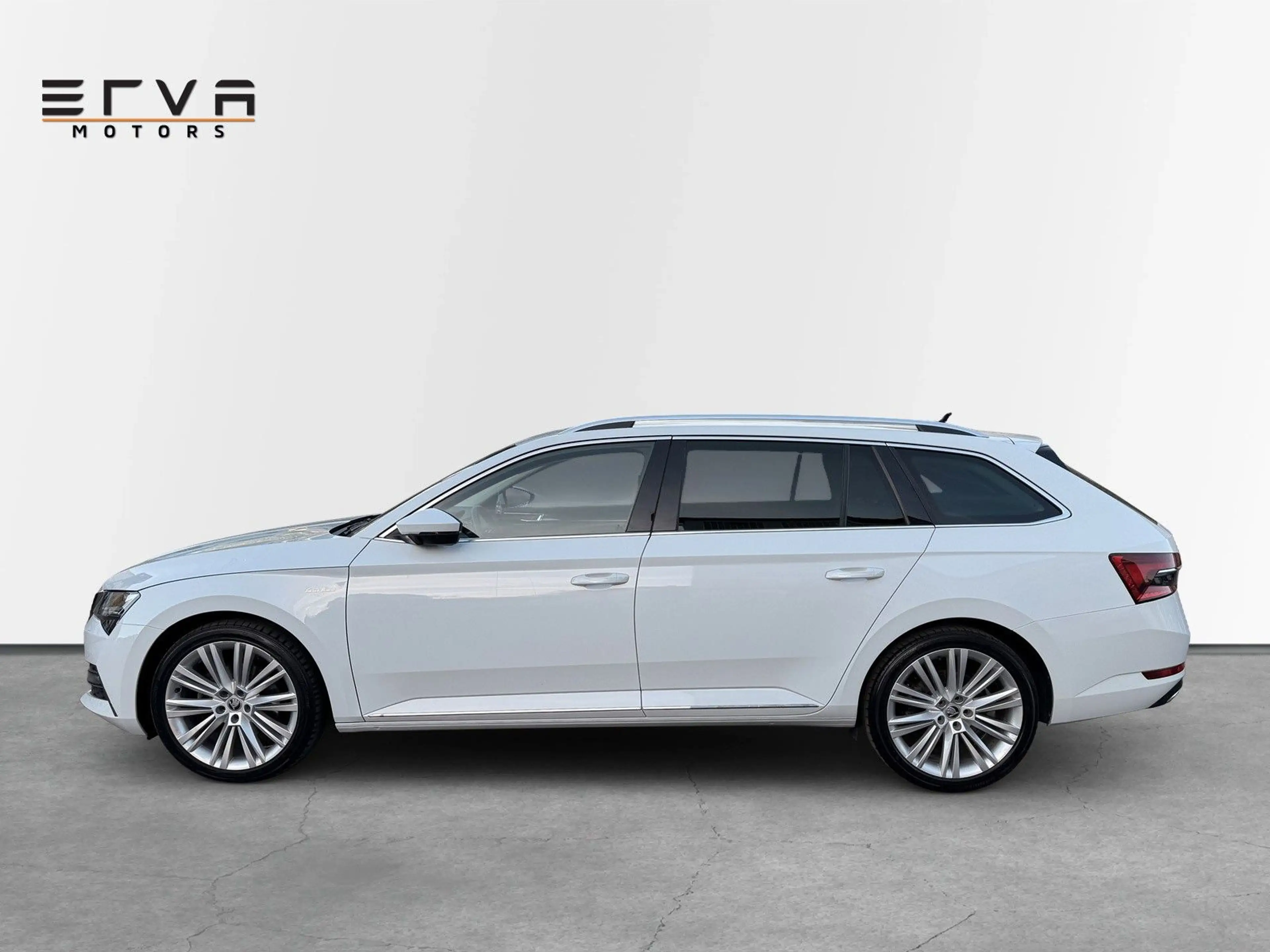 Skoda Superb 2.0 TDI Combi | Laurin & Klement | PANO — photo 5