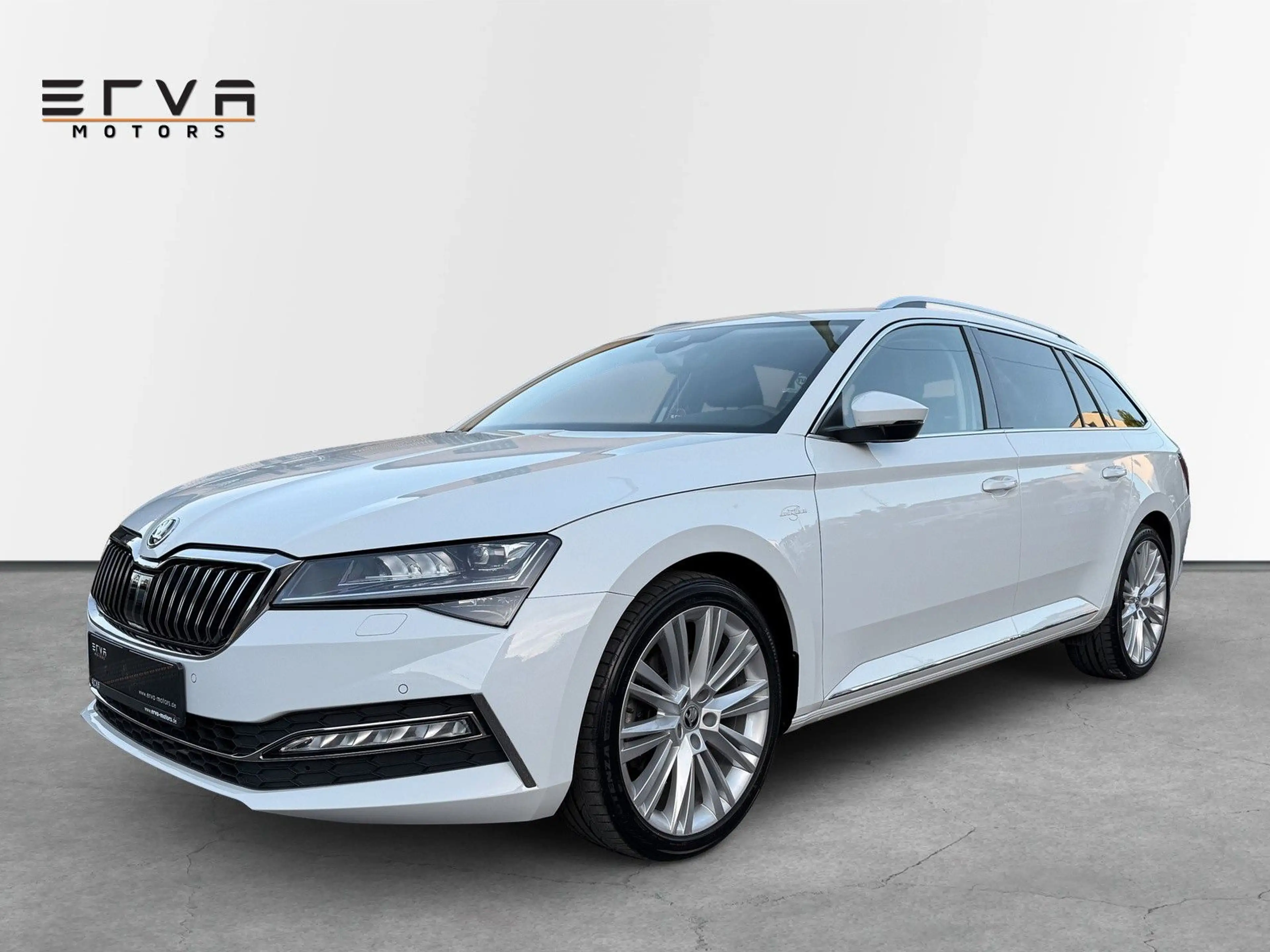 Skoda Superb 2.0 TDI Combi | Laurin & Klement | PANO — photo 2