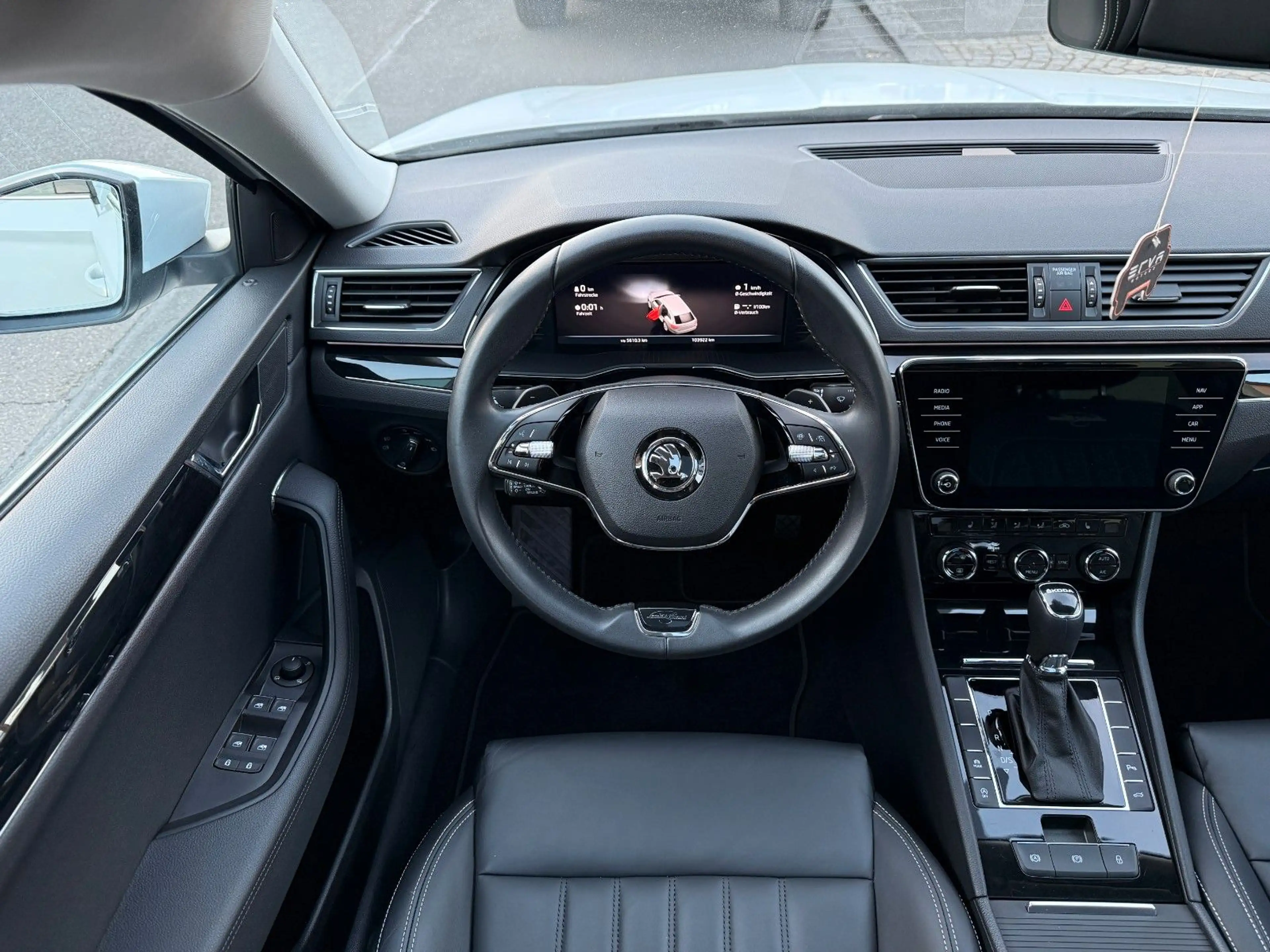 Skoda Superb 2.0 TDI Combi | Laurin & Klement | PANO — photo 15