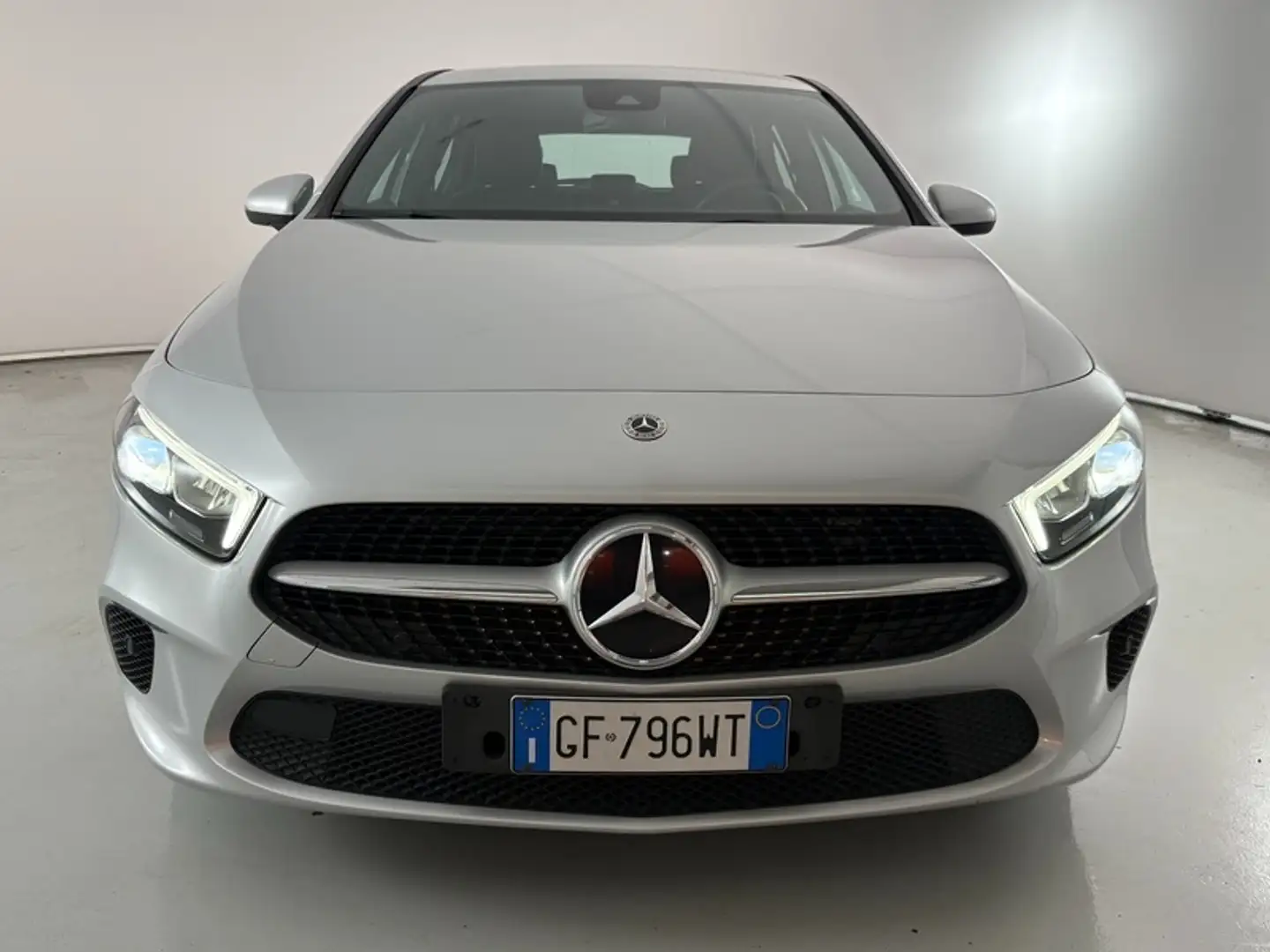 Mercedes-Benz A 200 200 d Sport auto Szürke - 2